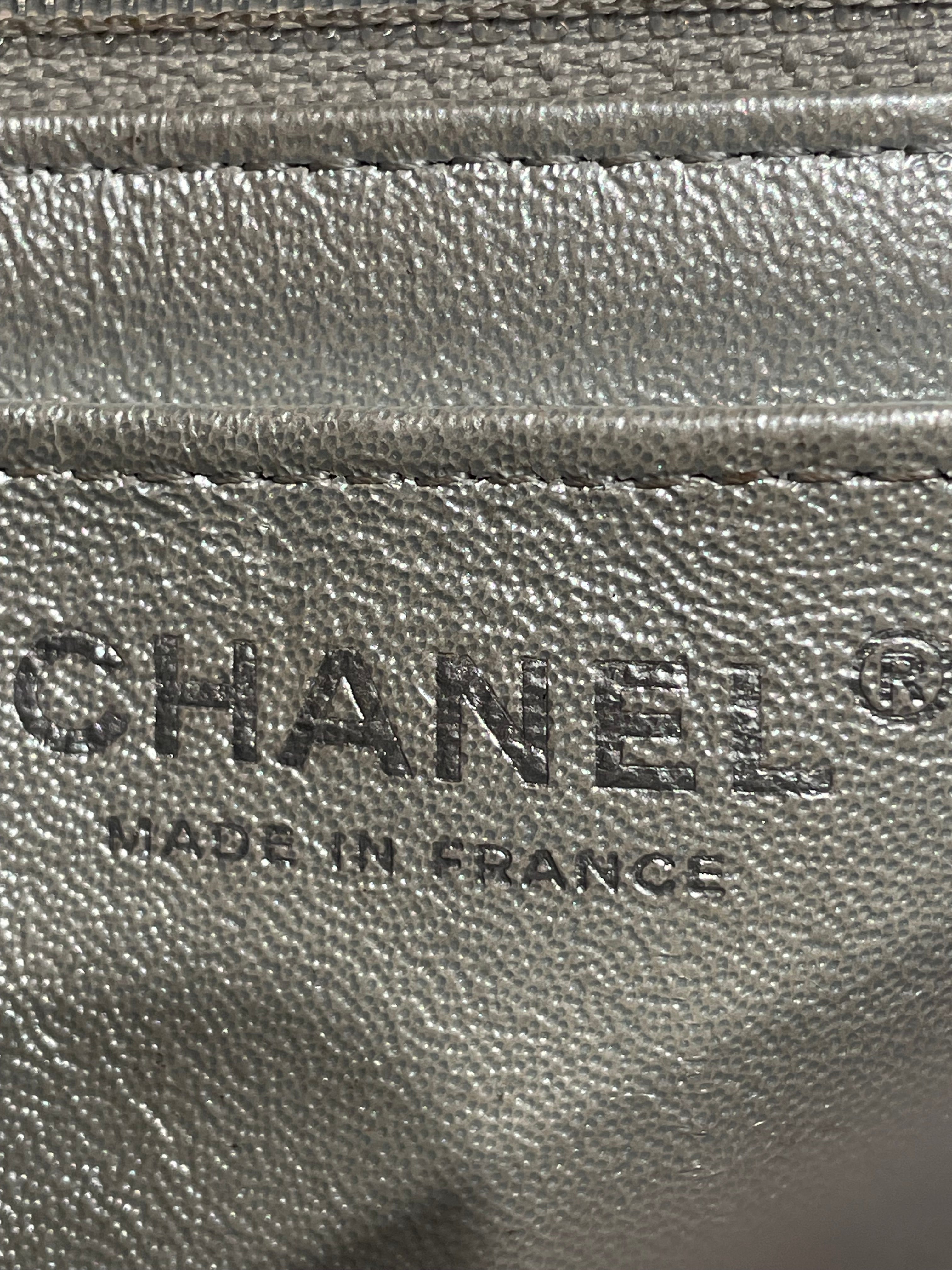 CHANEL/Cross Body Bag/Leather/SLV/Classique Quilted Crossbody view 3