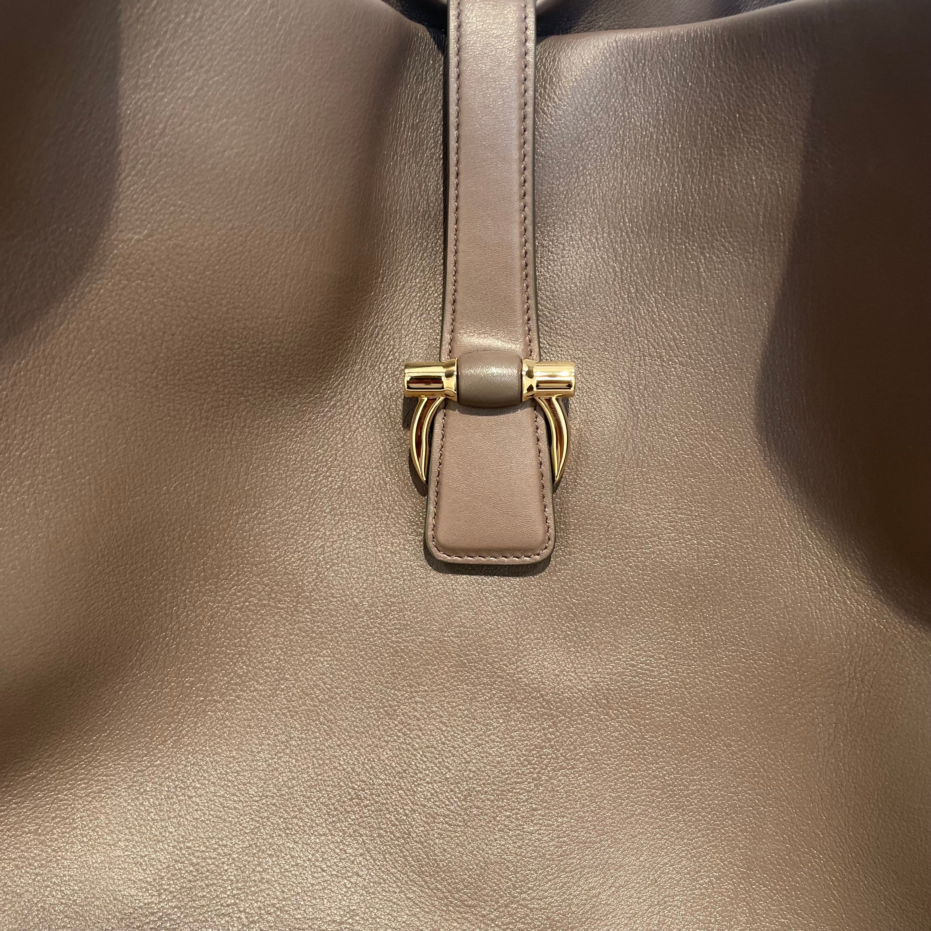Salvatore Ferragamo/Hand Bag/Leather/GRY/feragama hobo/gld/dh-21-9805 view 3