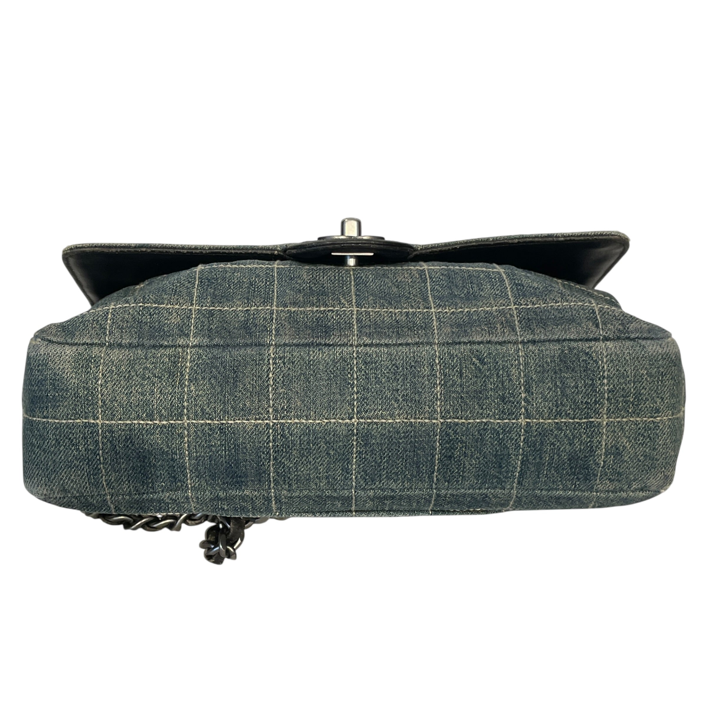 CHANEL/Bag/IDG/DENIM QUILTED FLAP BAG view 3