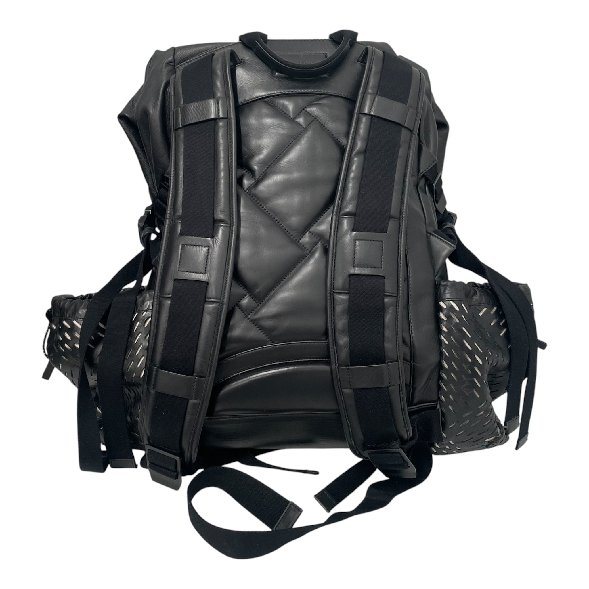 BOTTEGA VENETA/Backpack/Leather/BLK/Fold over/ perforated detail view 2