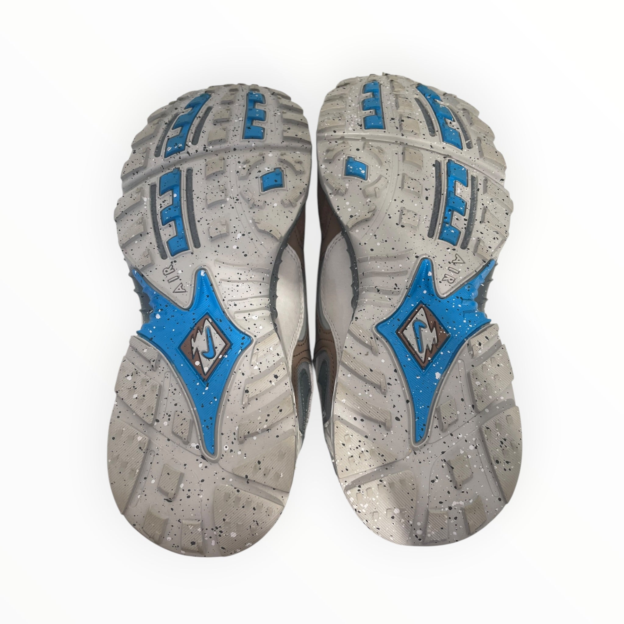 NIKE/UNDEFEATED/Low-Sneakers/US 5.5/GRY/FN7546-200 view 4