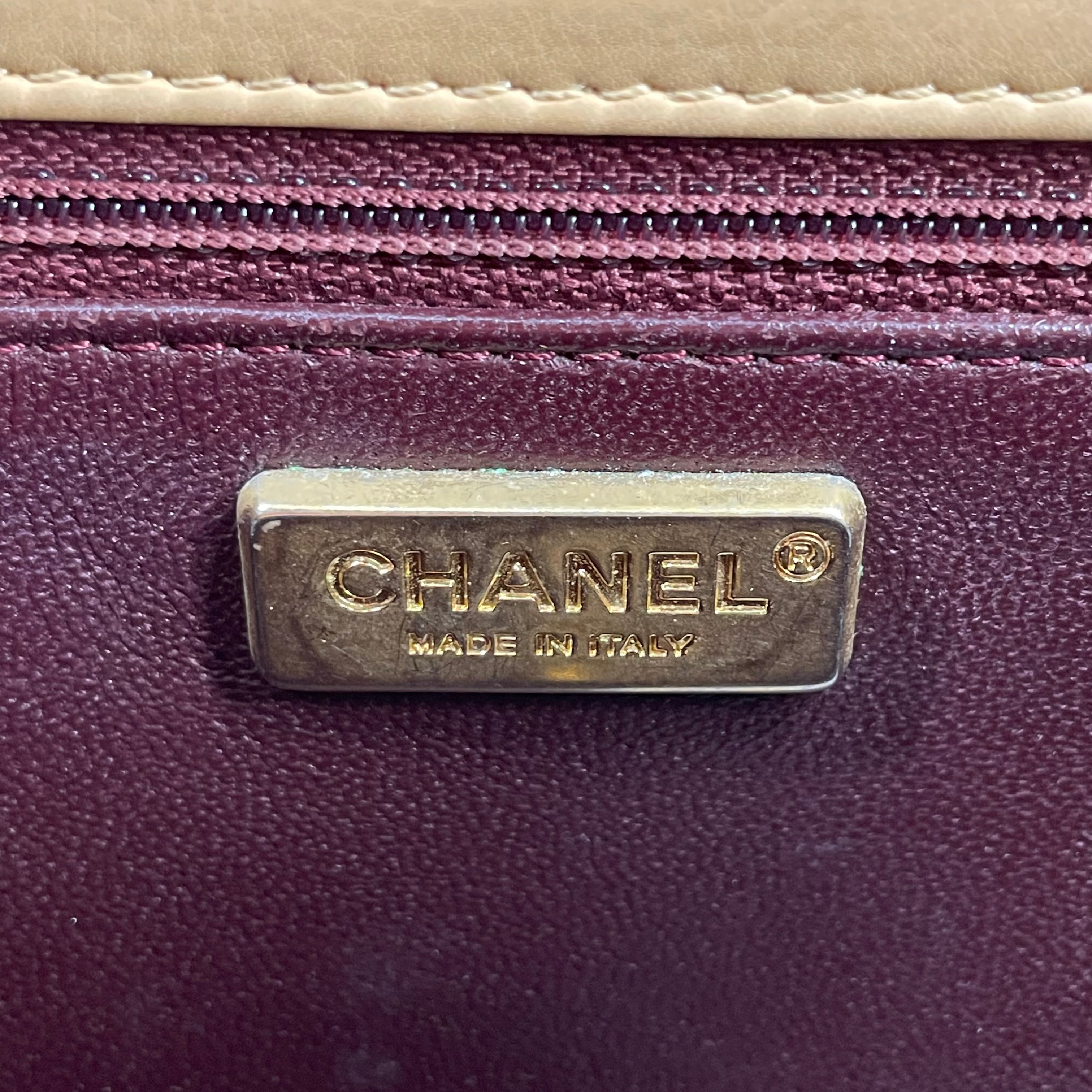 CHANEL/Cross Body Bag/Leather/BEG/24279527 METAL CORNERS view 3