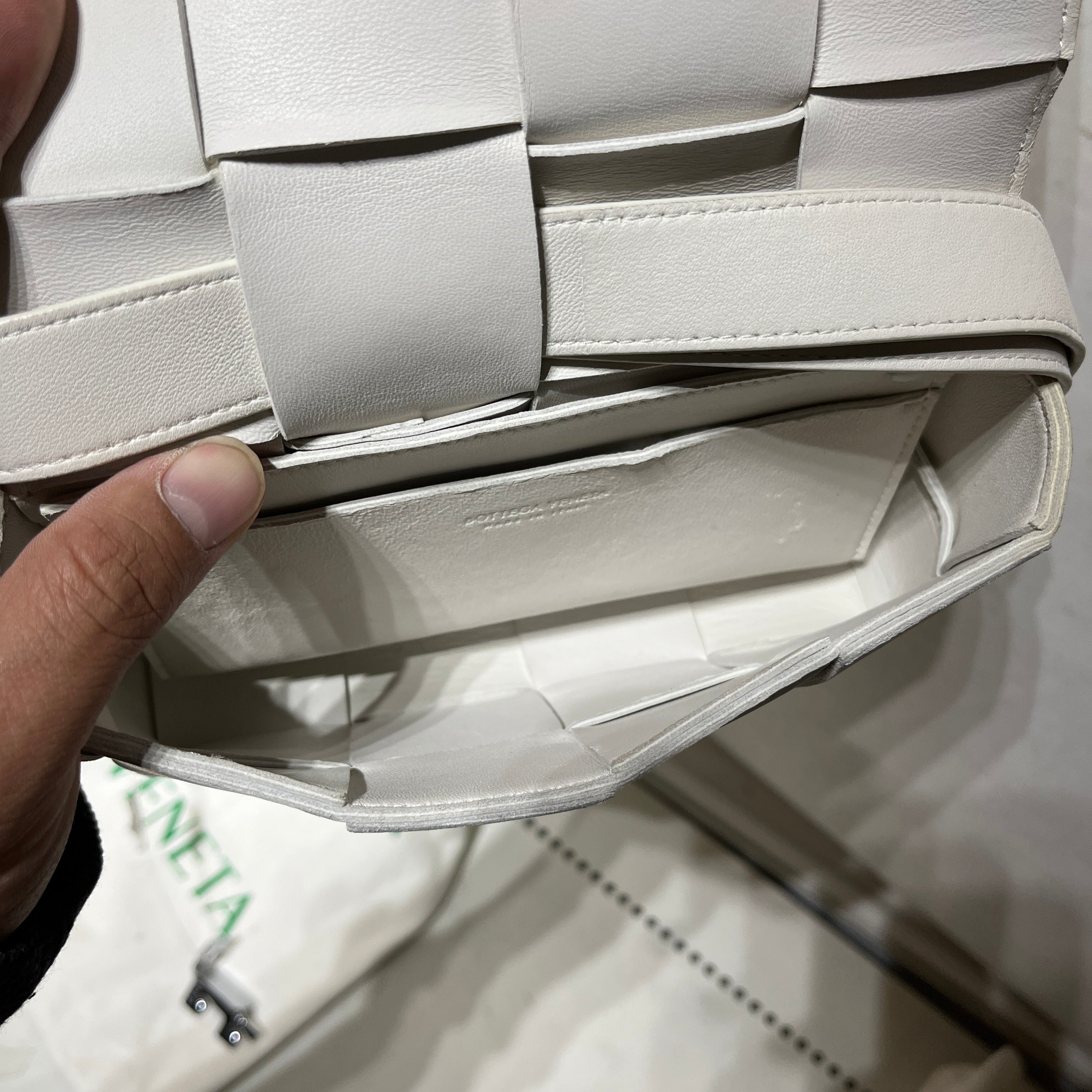 BOTTEGA VENETA/Cross Body Bag/Leather/WHT/CASSETTE view 7