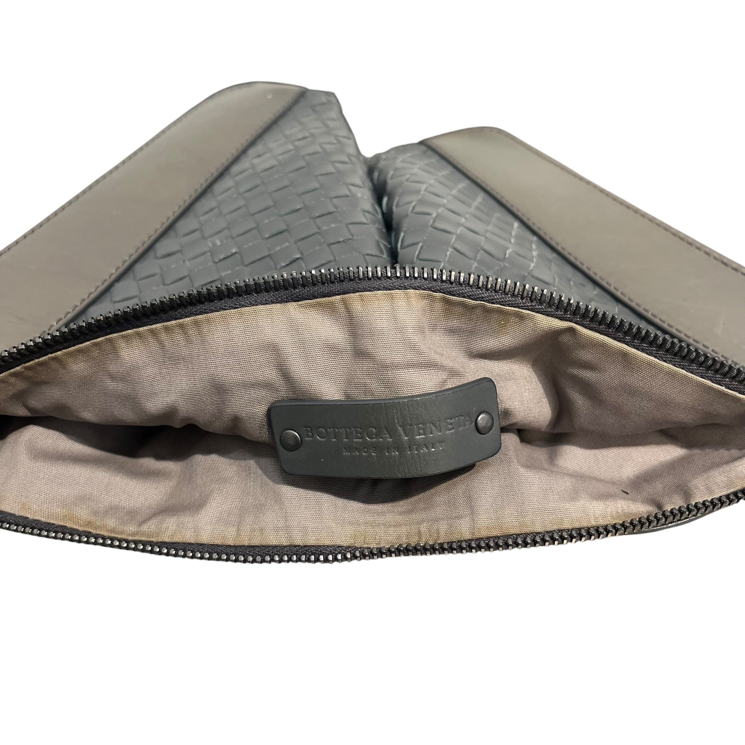 BOTTEGA VENETA/Clutch Bag/Leather/GRY/fold/ zip waffle pouch view 4