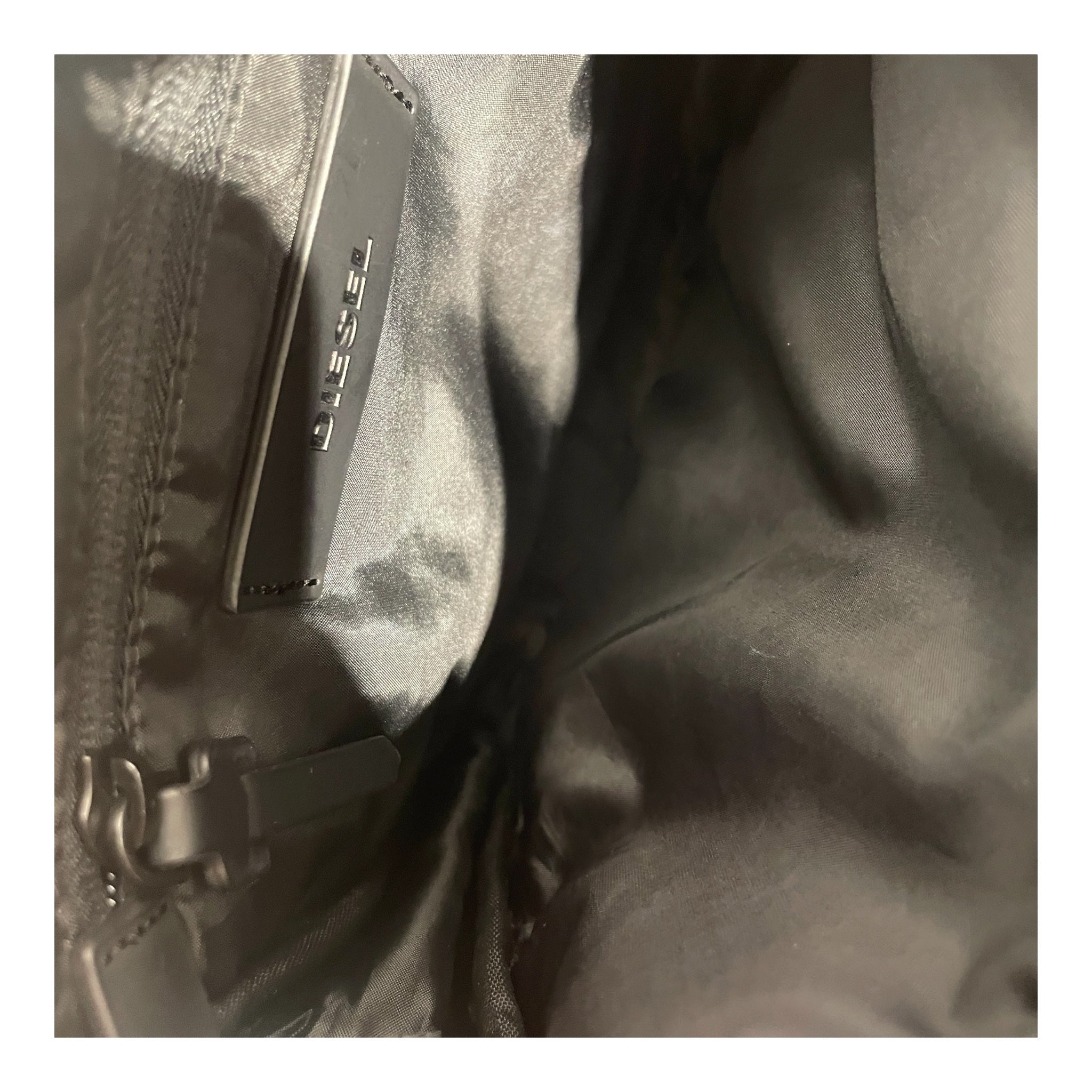 DIESEL/Cross Body Bag/Leather/BLK/LOGO ZIPPER view 4