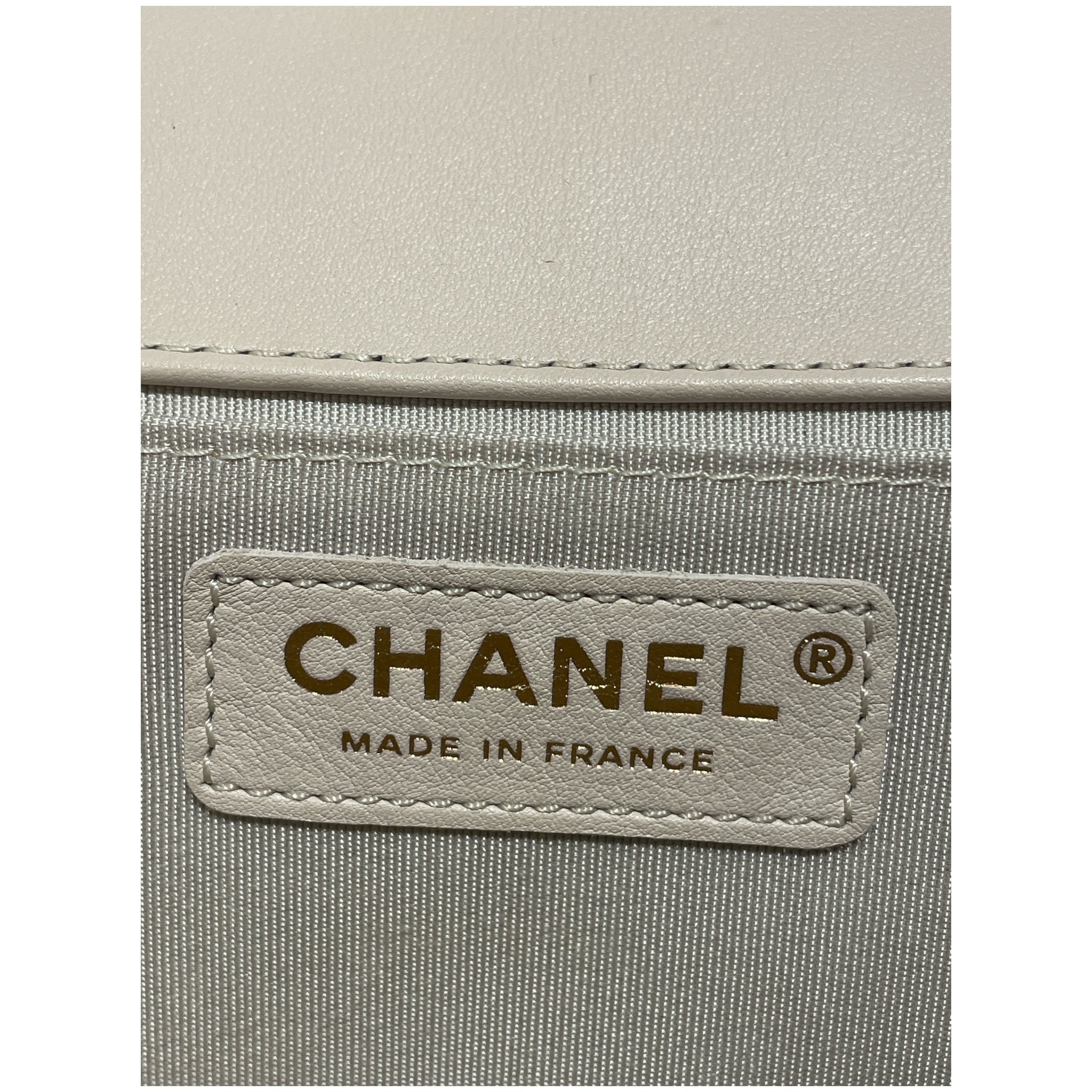 CHANEL/Cross Body Bag/Leather/CRM/Medium Boy Bag view 4