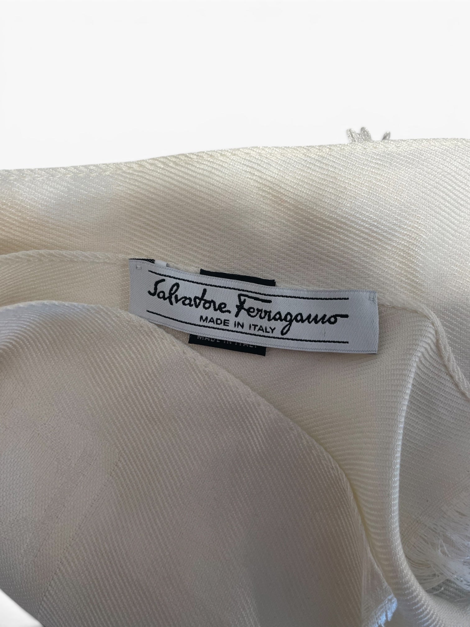 Salvatore Ferragamo/Scarf/Silk/CRM/L's/Logo view 2