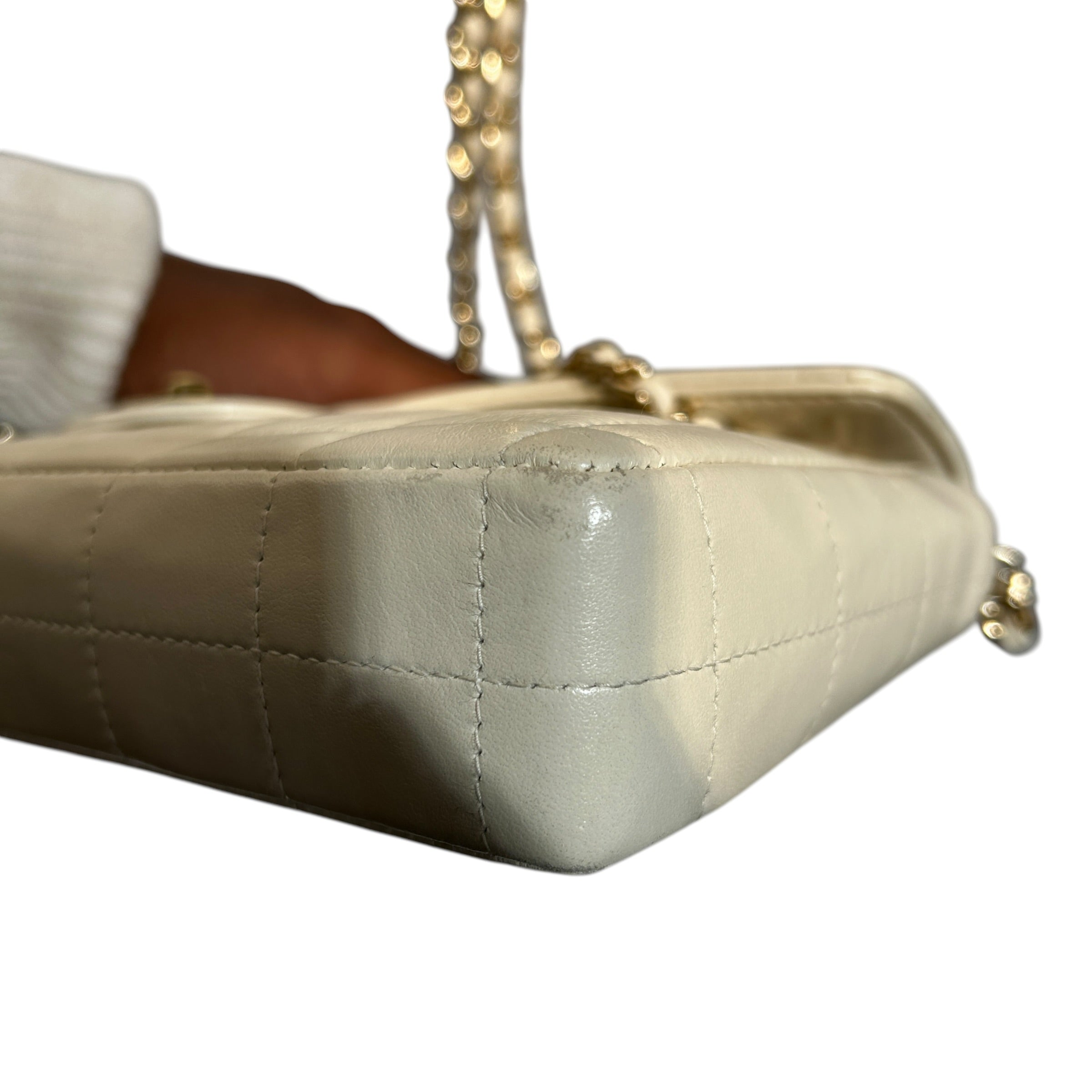 CHANEL/Bag/CRM/Chocolate Bar E/W Flap view 6