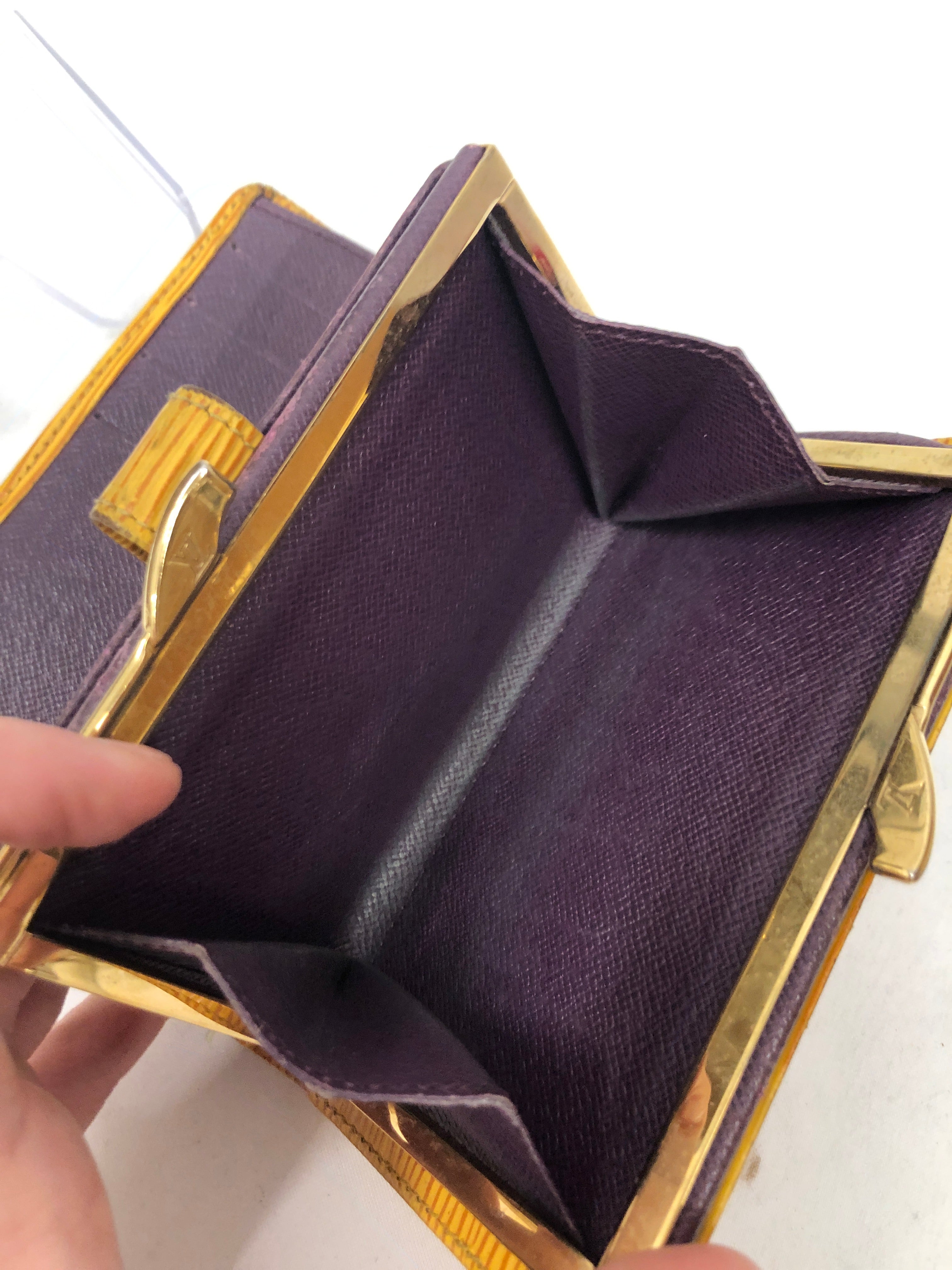 LOUIS VUITTON/Bifold Wallet/Stripe/Leather/YEL/L's/epi Bifold button w coinpurse view 4