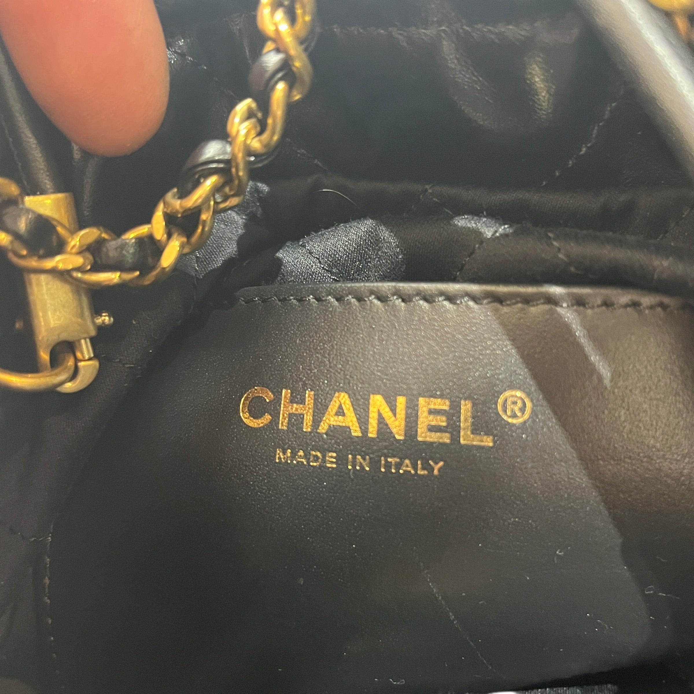 CHANEL/Cross Body Bag/Leather/BLK/QUILTED FRONT LOGO view 6