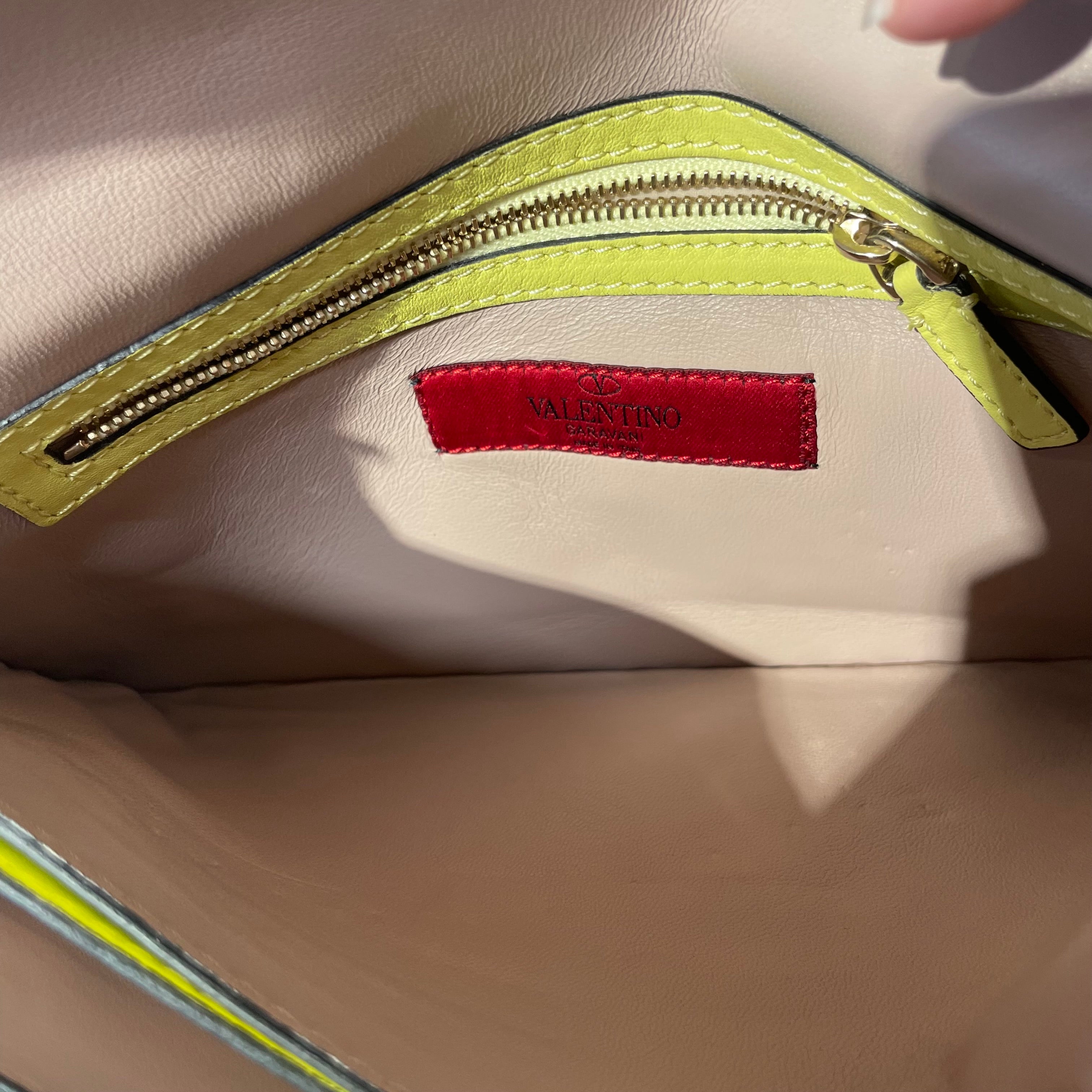VALENTINO GARAVANI/Wallet/Leather/YEL/studded chartreuse clutch bag view 4
