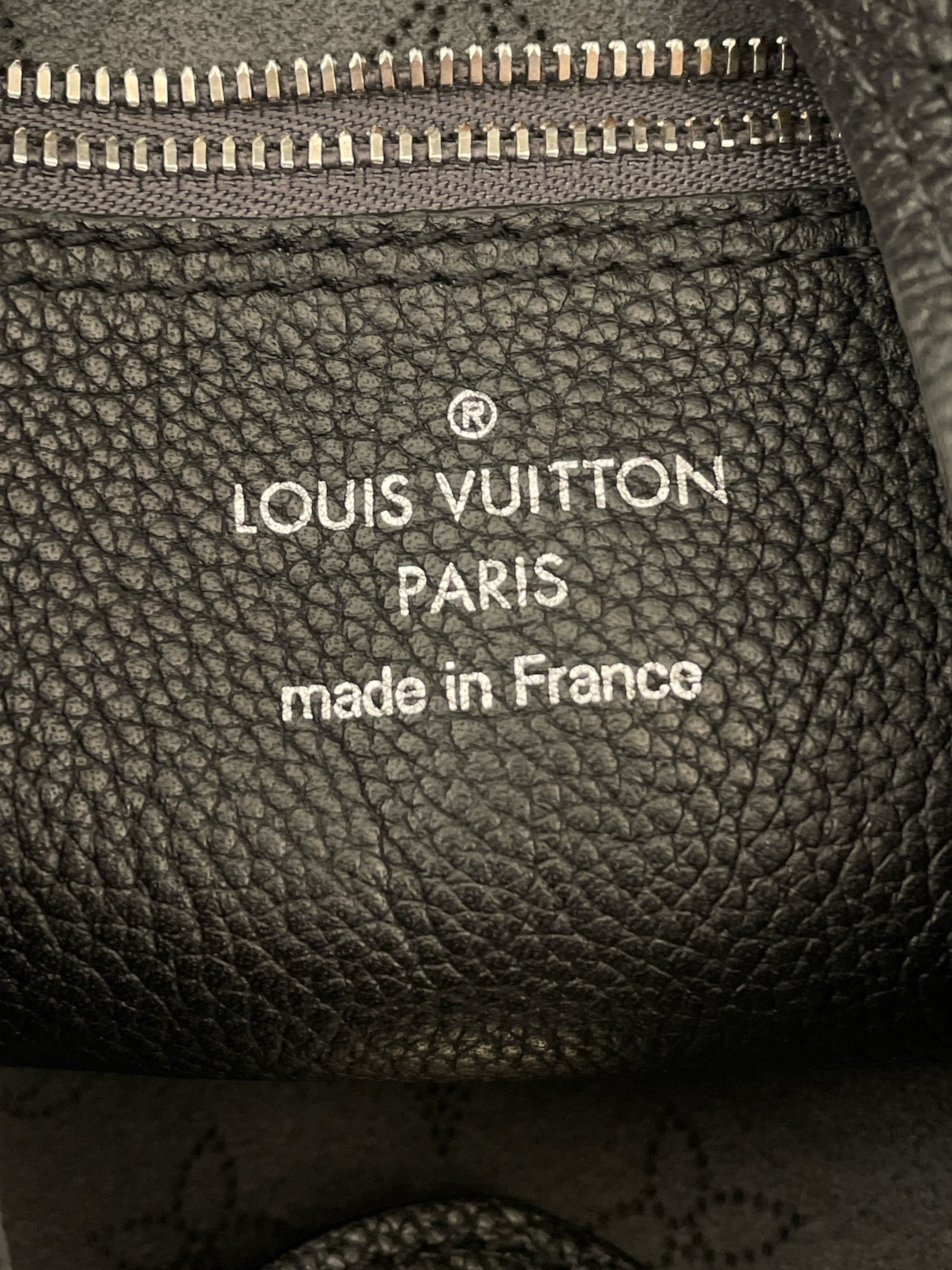 LOUIS VUITTON/Bag/Monogram/Leather/BLK/Mahina Hobo Bag view 5