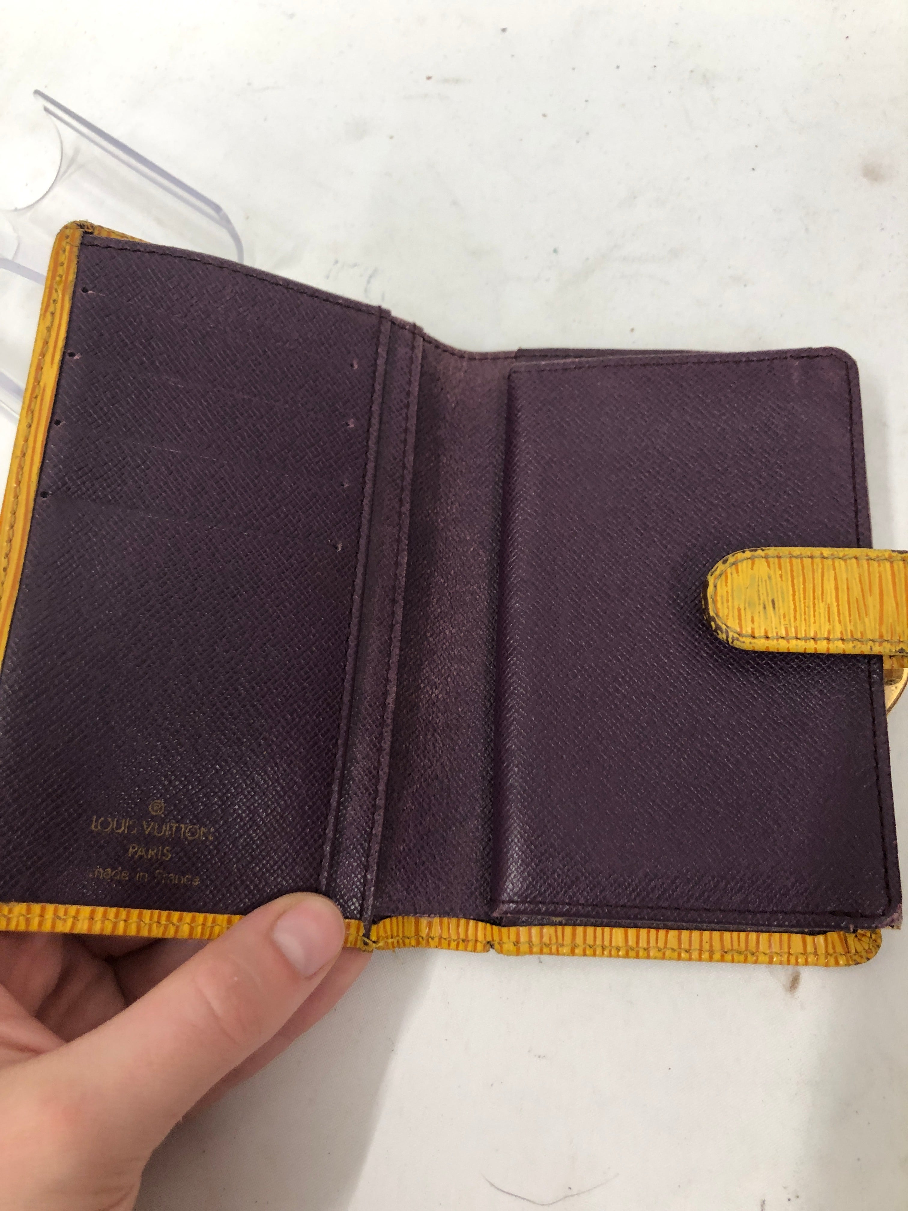 LOUIS VUITTON/Bifold Wallet/Stripe/Leather/YEL/L's/epi Bifold button w coinpurse view 3