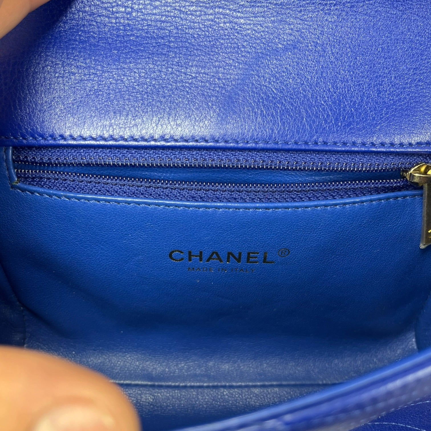 CHANEL/Hand Bag/Leather/BLU/Small chevron view 4