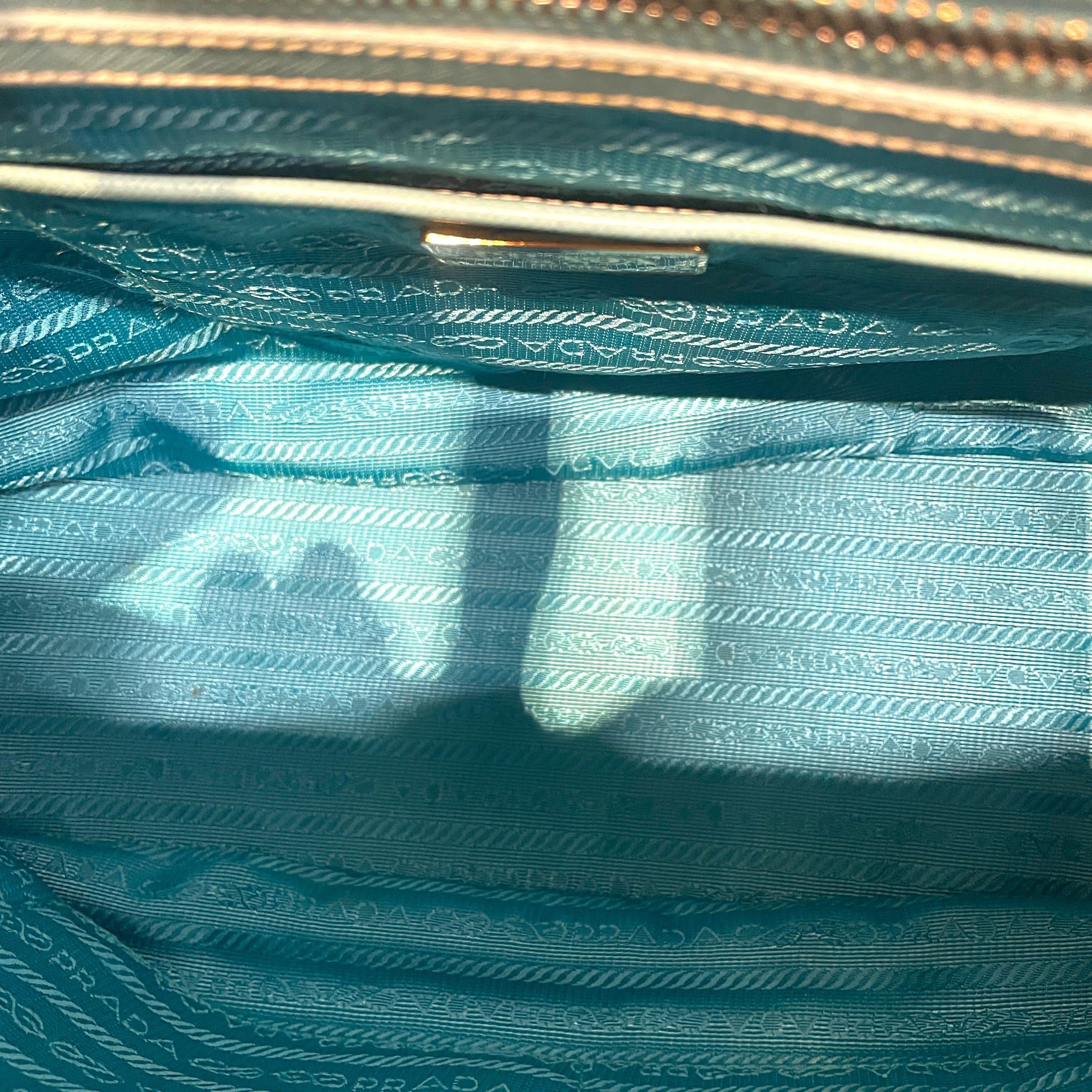 PRADA/Bag/Leather/GRN/SAfiano Leather tote view 4