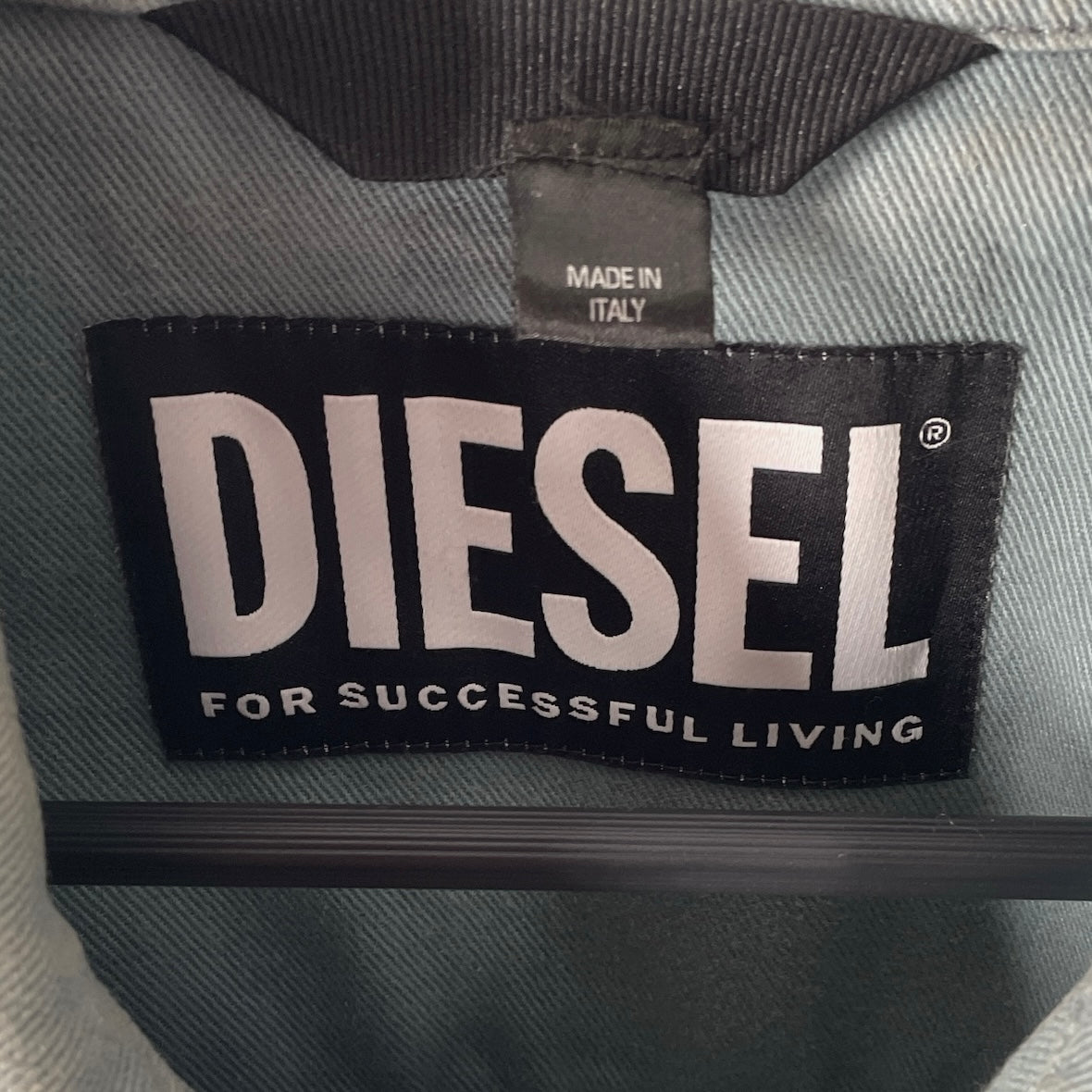 DIESEL/Denim Jkt/L/Denim/BLU/GREY SHOULDERS BLACK TAG TRKR view 3