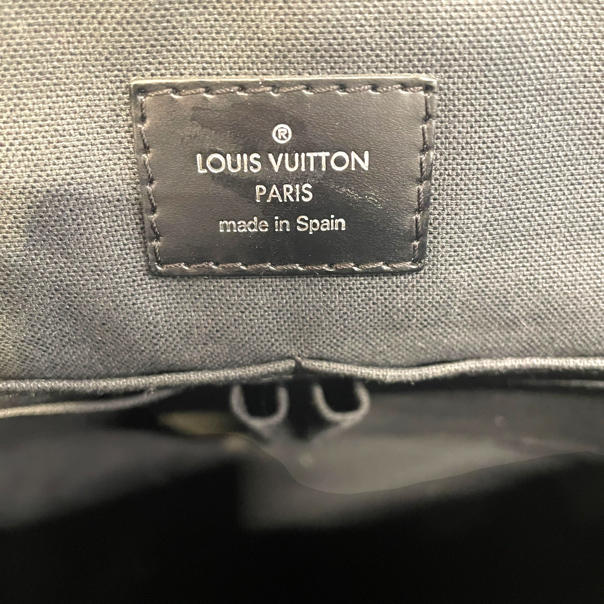 LOUIS VUITTON/Cross Body Bag/Monogram/Leather/GRY/District PM Messenger view 5