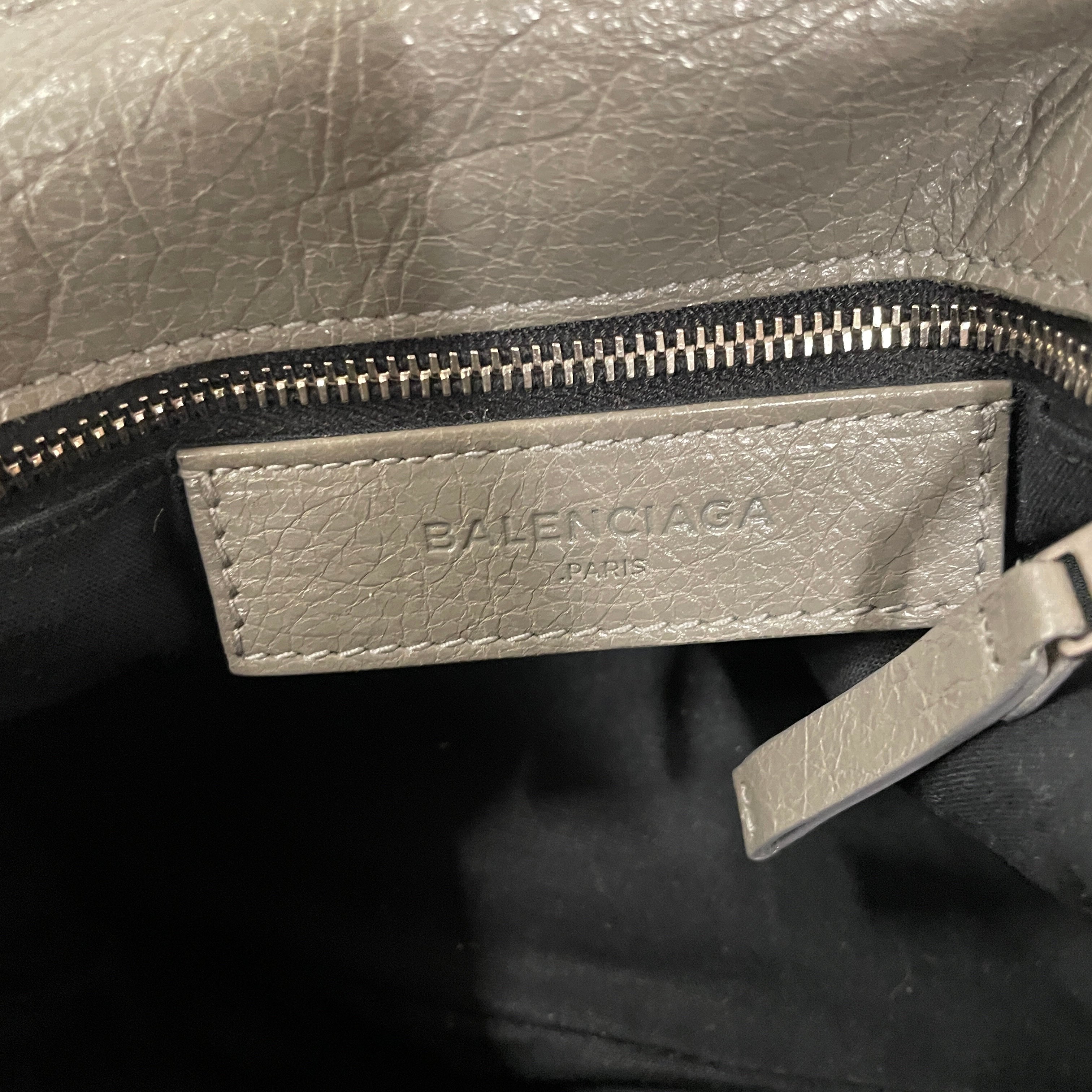 BALENCIAGA/Cross Body Bag/Leather/GRY/ view 3