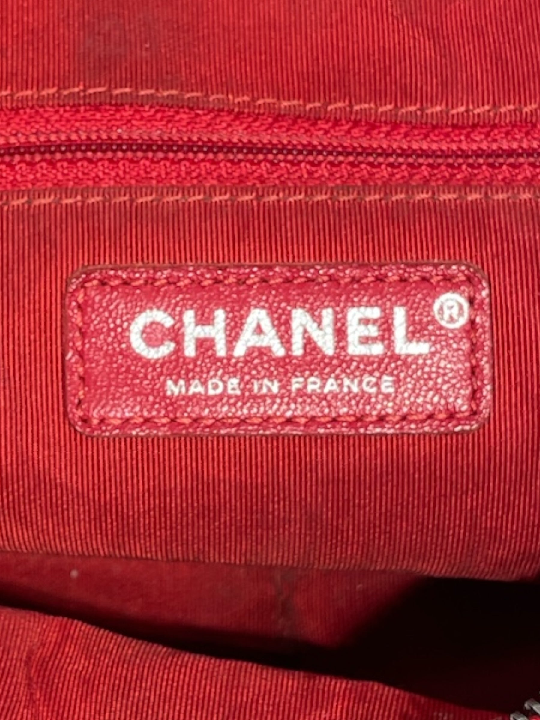 CHANEL/Cross Body Bag/Leather/RED/Casual Rock Flap Bag view 5
