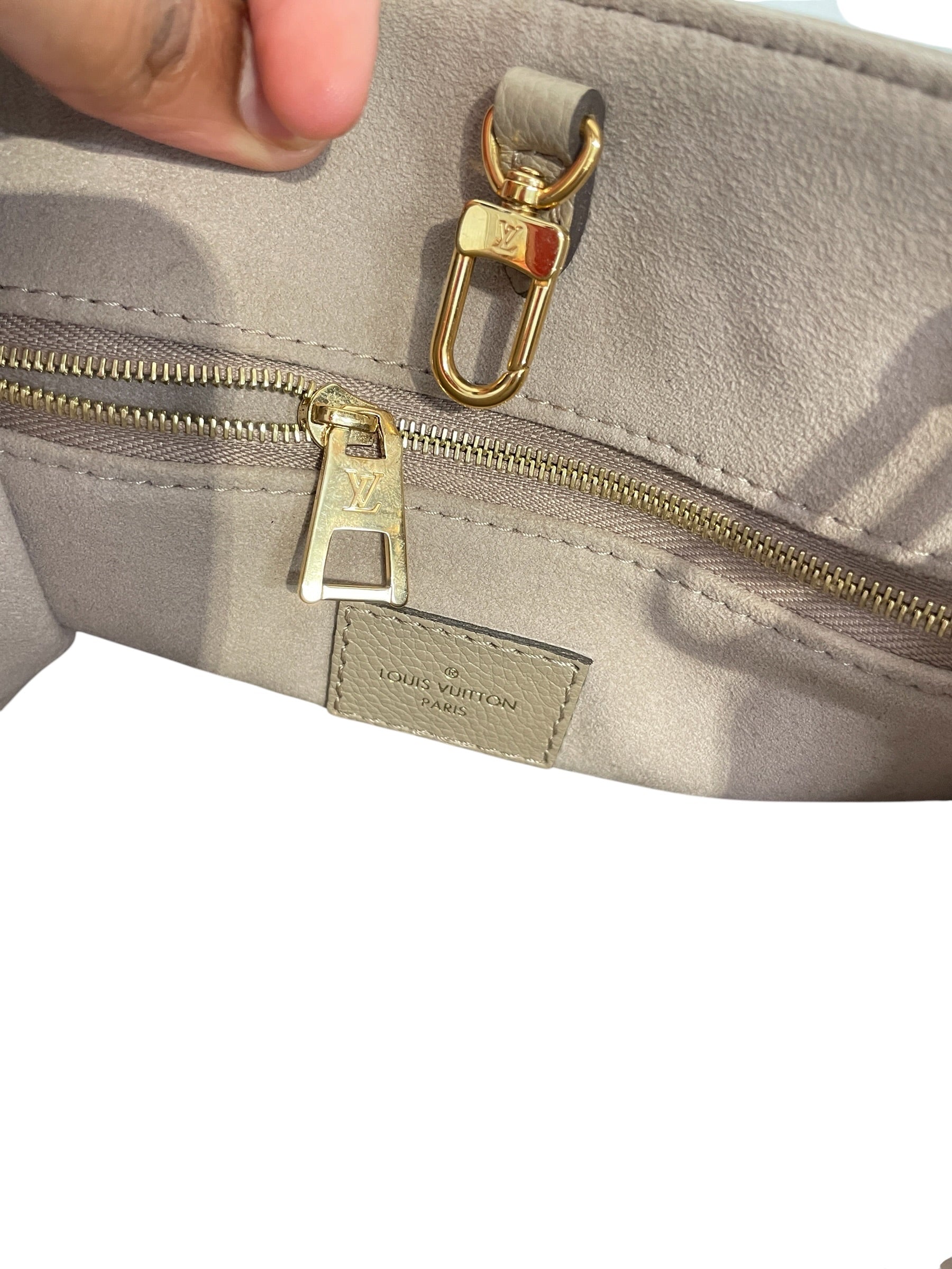 LOUIS VUITTON/Cross Body Bag/Monogram/Leather/GRY/LV OnTheGo PM Dove Gray Cream view 8