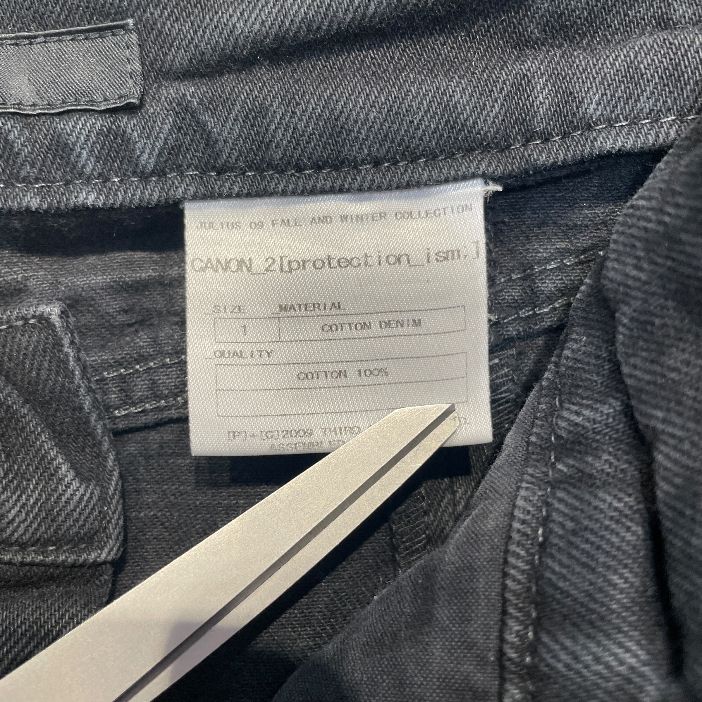 JULIUS/Skinny Pants/7/Denim/BLK/Distressed 09  FW Jeans view 4