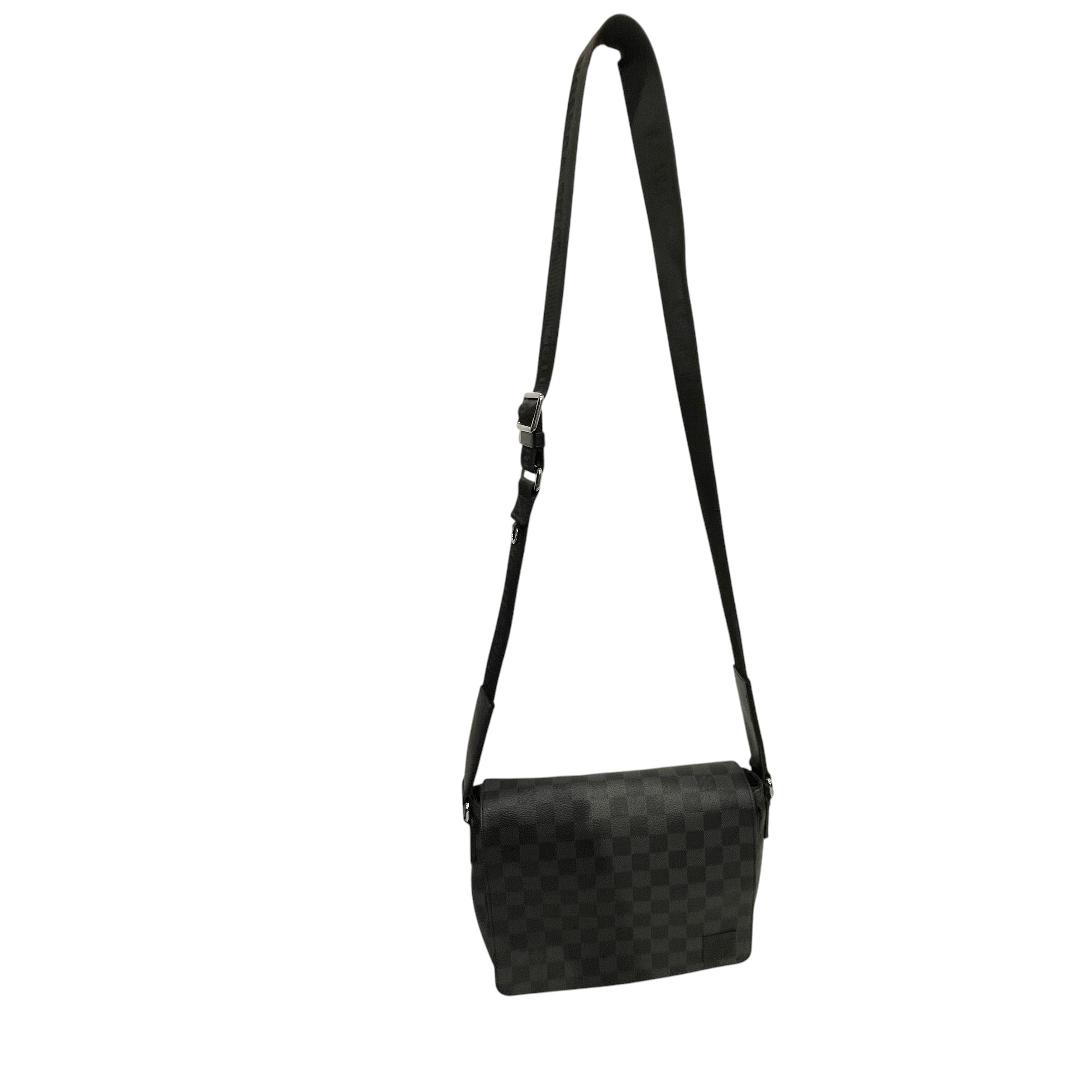 LOUIS VUITTON/Cross Body Bag/Monogram/Leather/BLK/District PM Graphite Canvas view 3