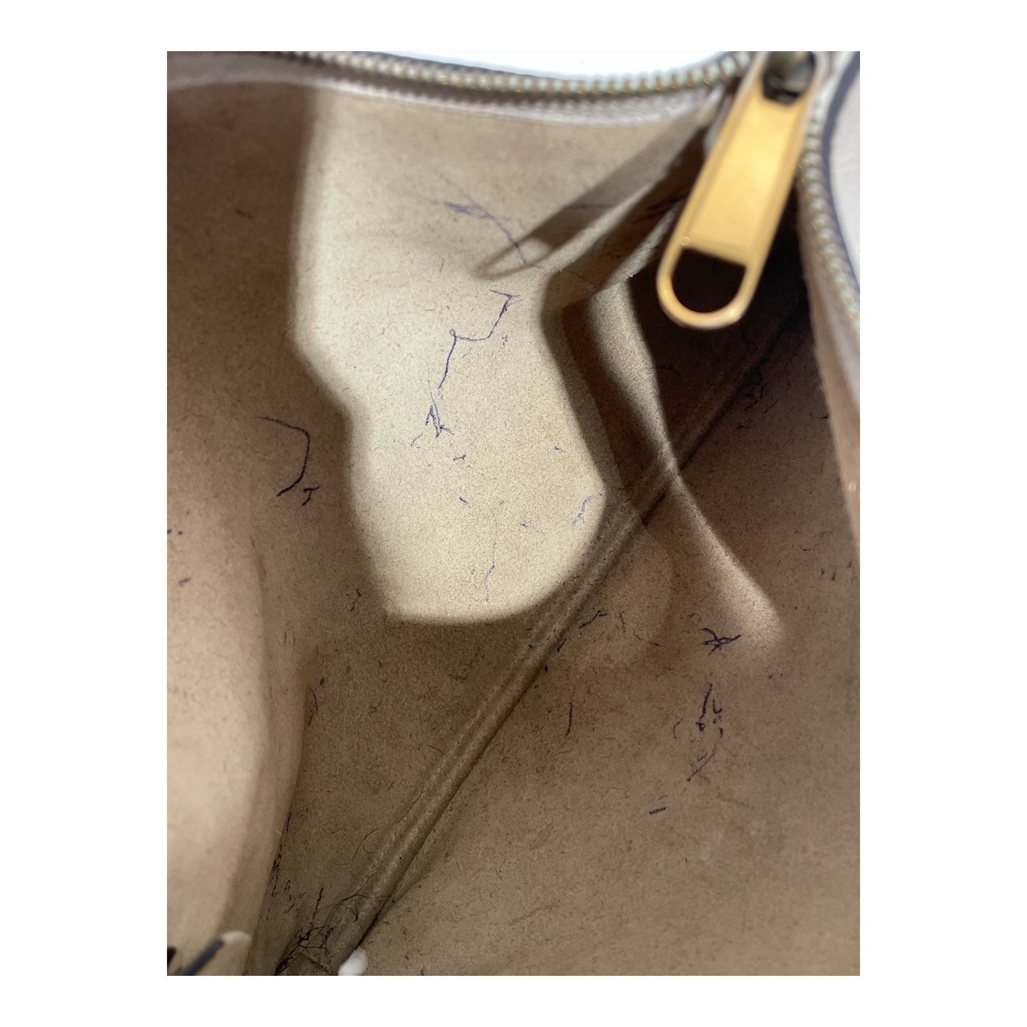 GUCCI/Pouch/Leather/CRM/Pebbled Leather Gucci Logo view 3