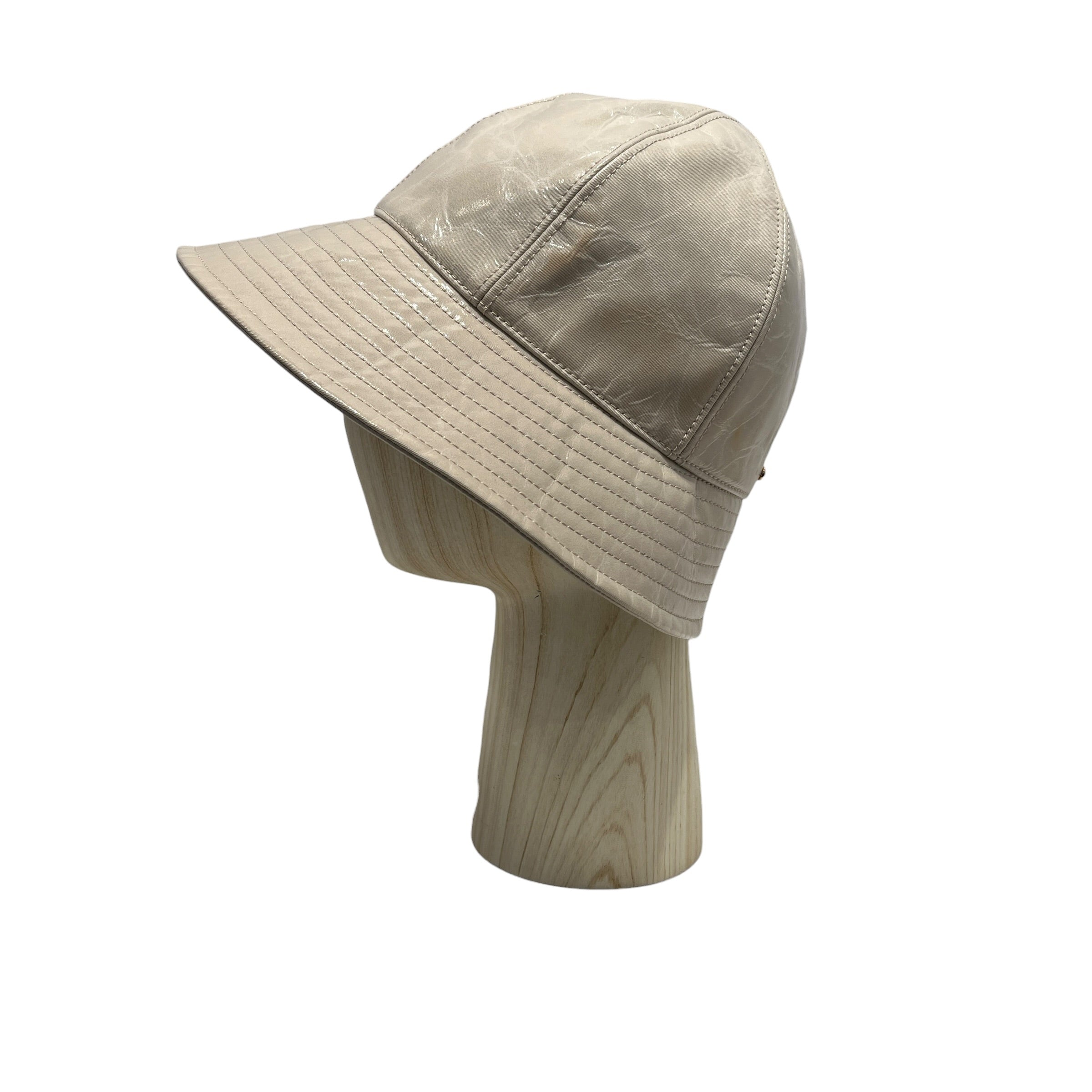 BURBERRY LONDON/Bucket Hat/S/Leather/CRM/PATENT LEATHER  GOLD EMBLEM view 2
