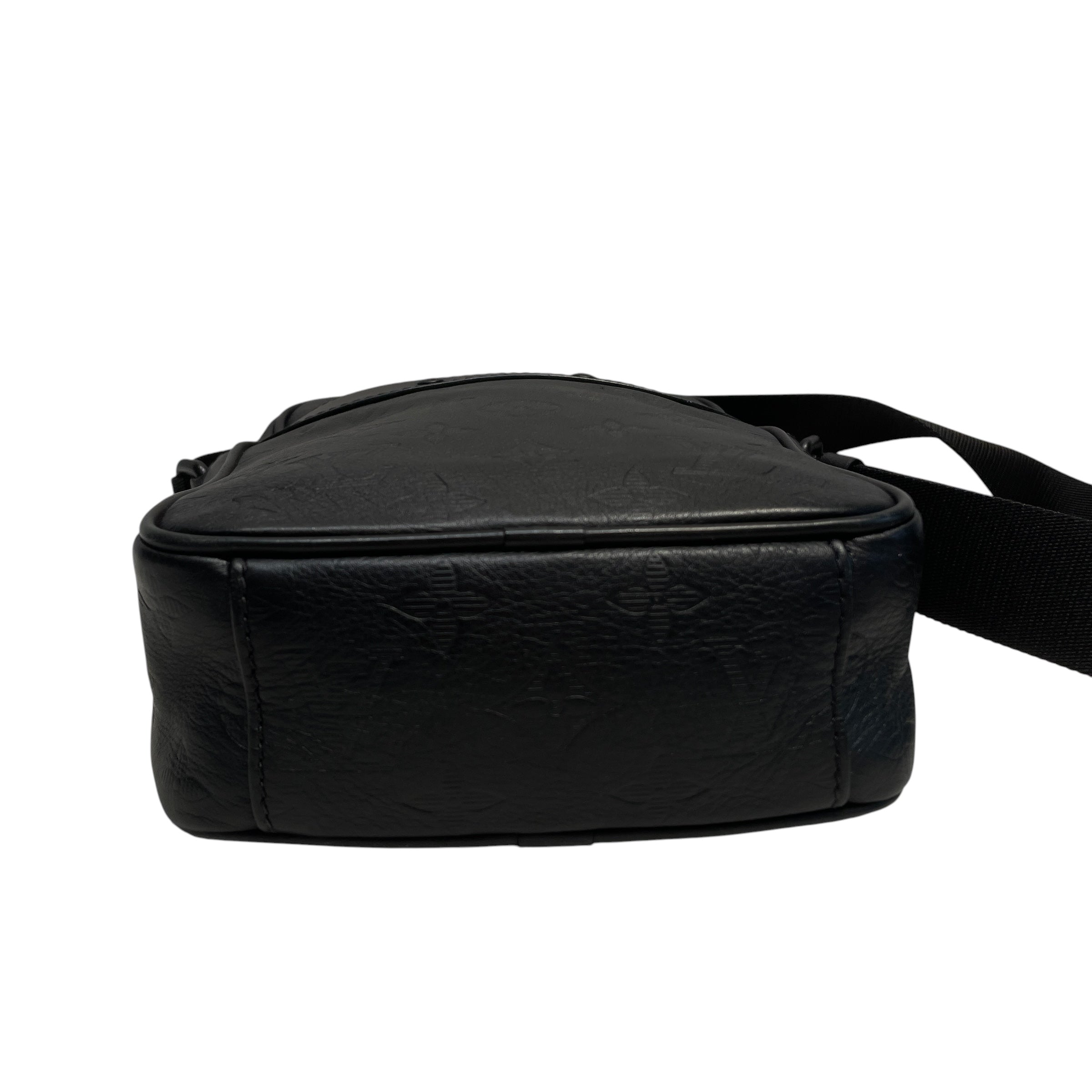 LOUIS VUITTON/Cross Body Bag/Monogram/Leather/BLK/Danube view 3