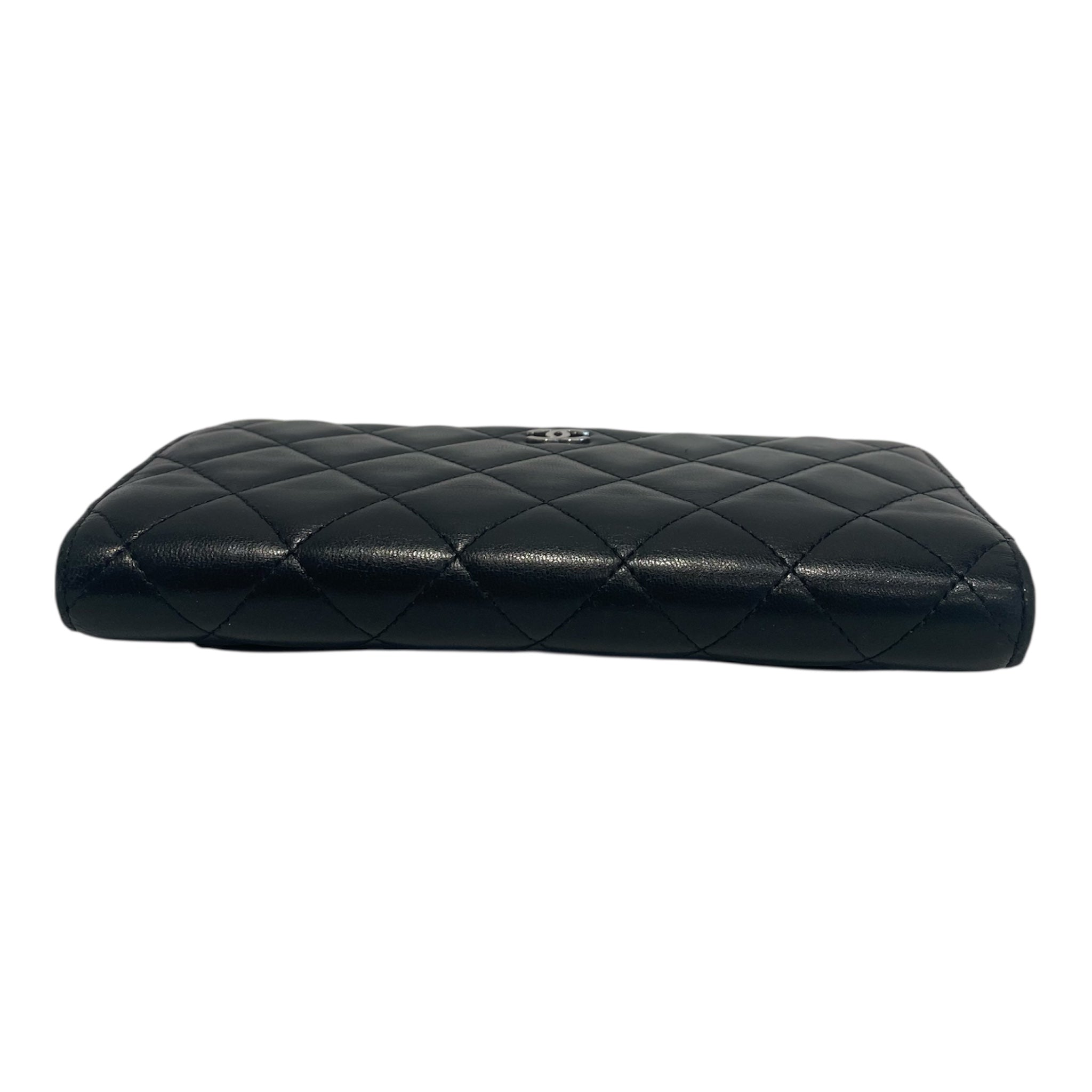CHANEL/Bifold Wallet/Lambskin/BLK/Quilted Yen Wallet view 3