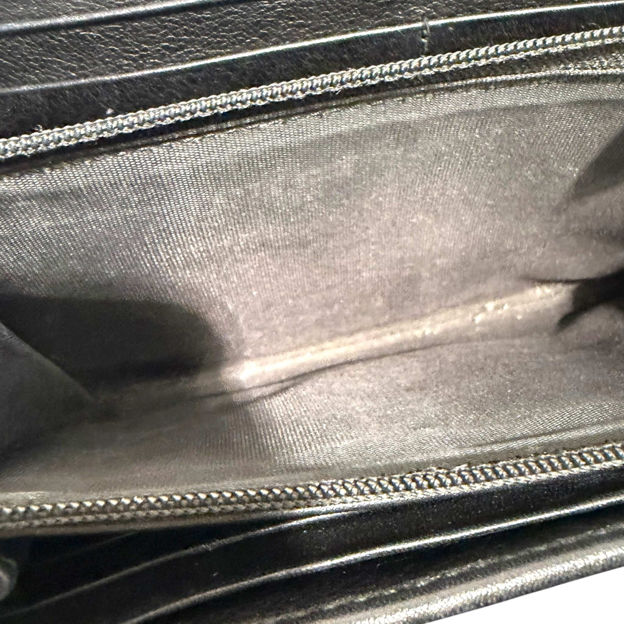 GUCCI/Bifold Wallet/Leather/BLK/Buckle Monogram Wallet view 3