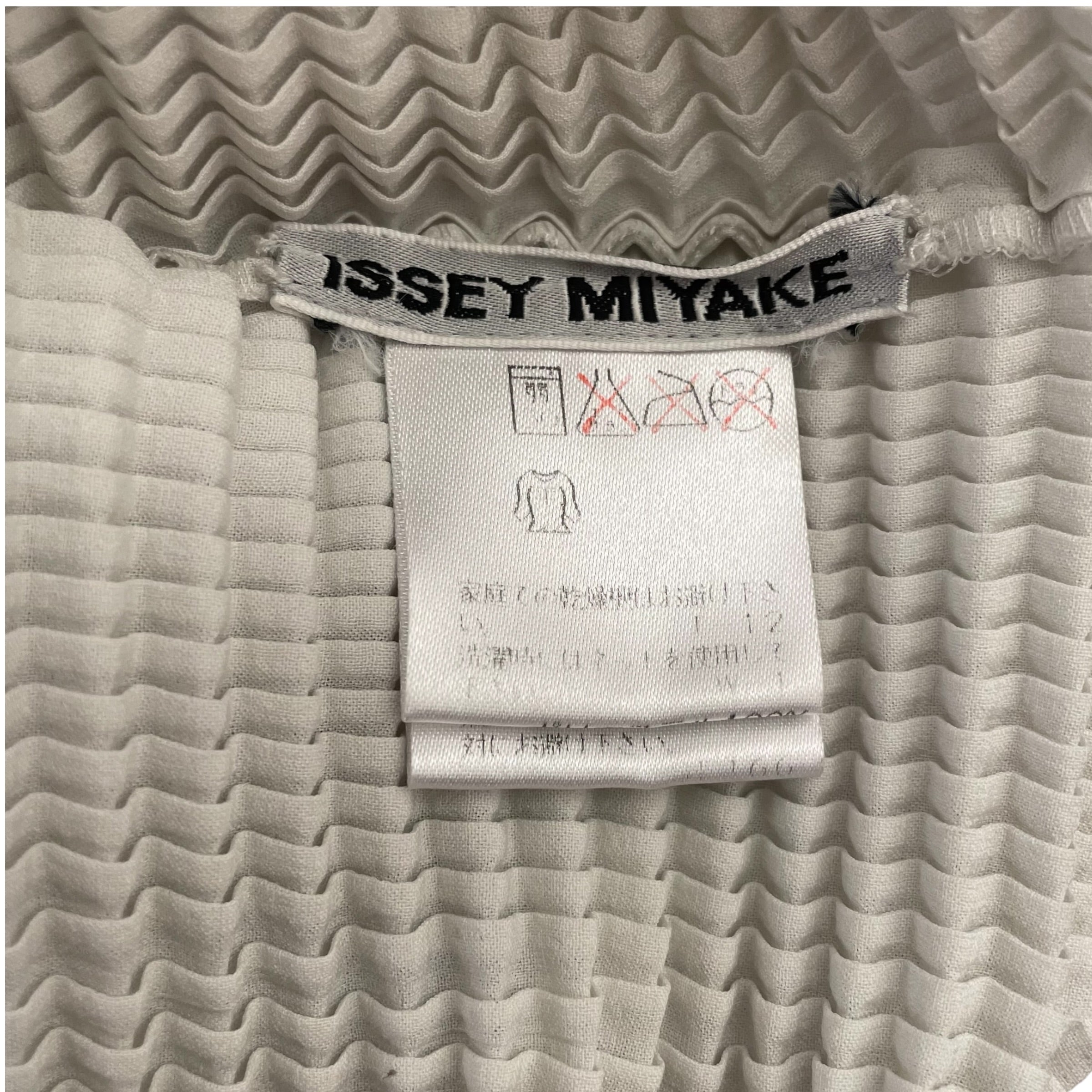 ISSEY MIYAKE/LS T-Shirt/M/WHT/PLISSE view 3