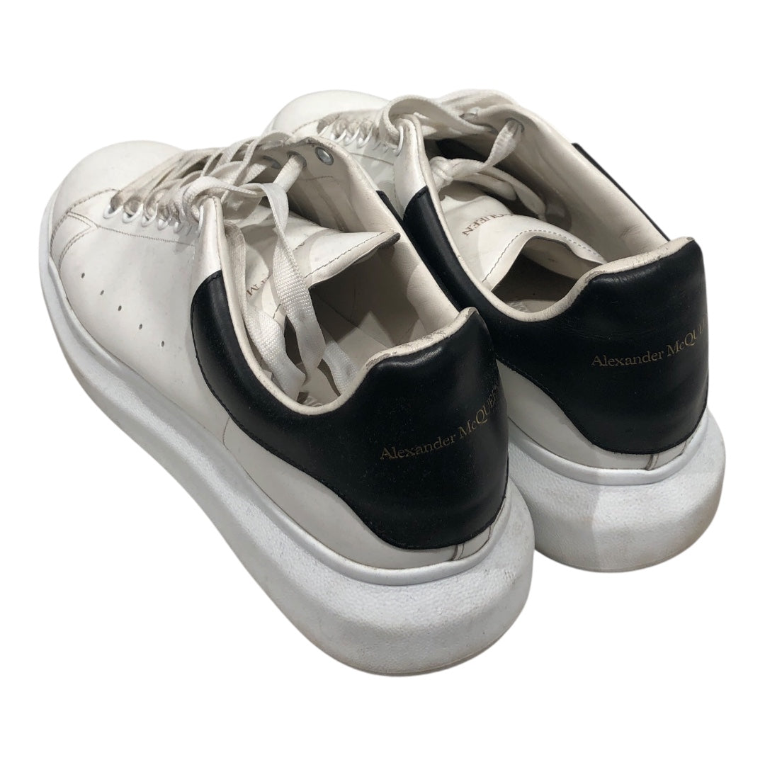 Alexander McQueen/Low-Sneakers/EU 44/WHT/oversized sneaker white black view 2