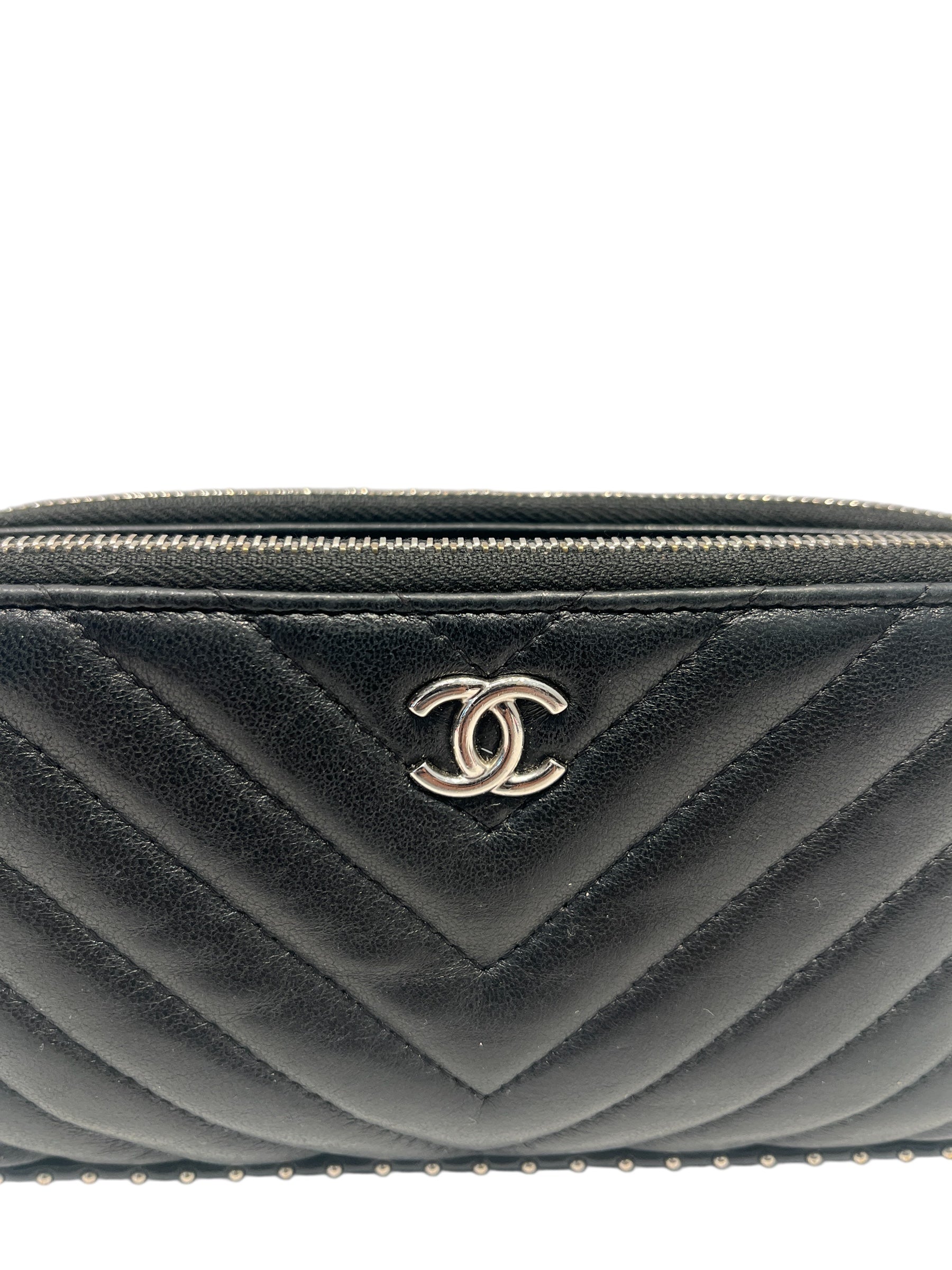 CHANEL/Cross Body Bag/Leather/BLK/CHEVERON STUDDED CLUTCH view 6