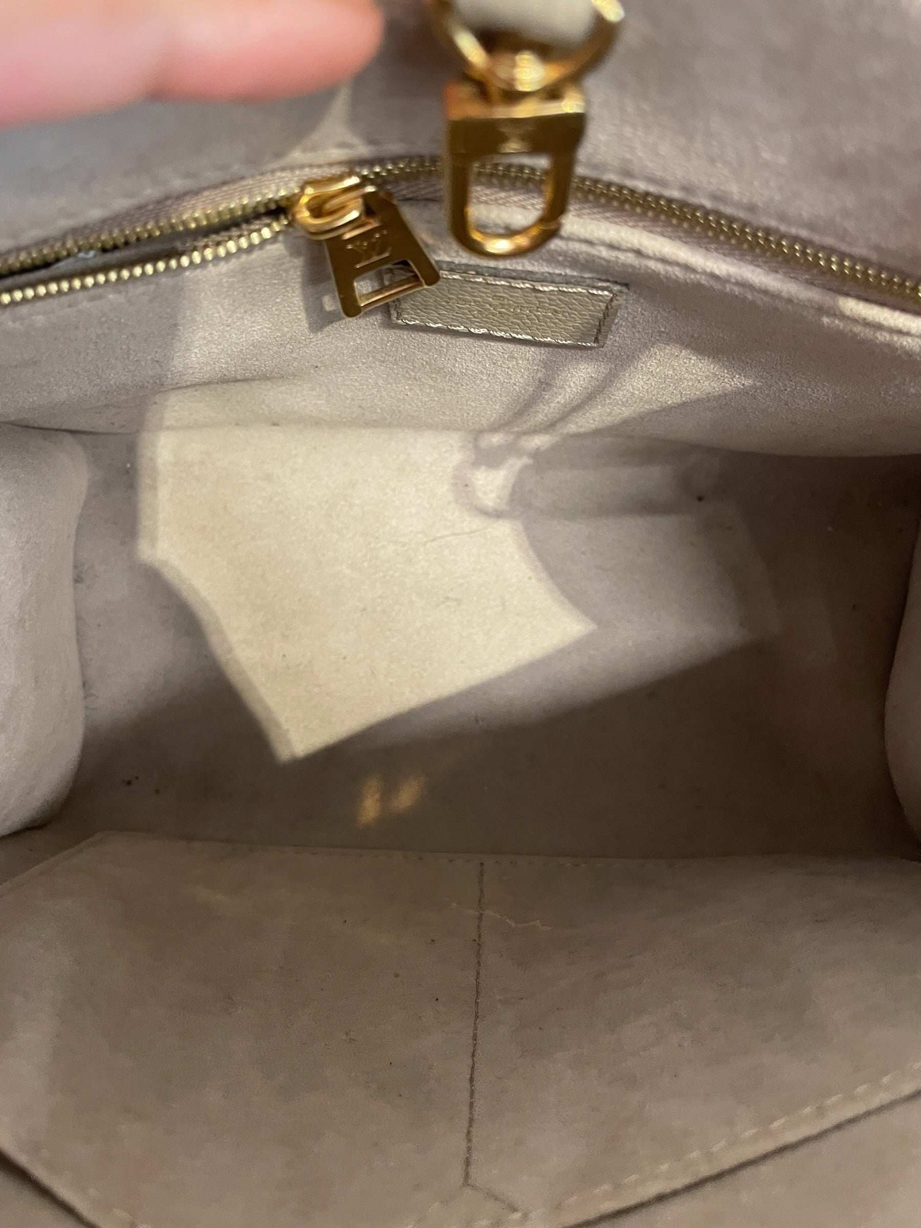 LOUIS VUITTON/Cross Body Bag/Monogram/Leather/GRY/LV OnTheGo PM Dove Gray Cream view 7