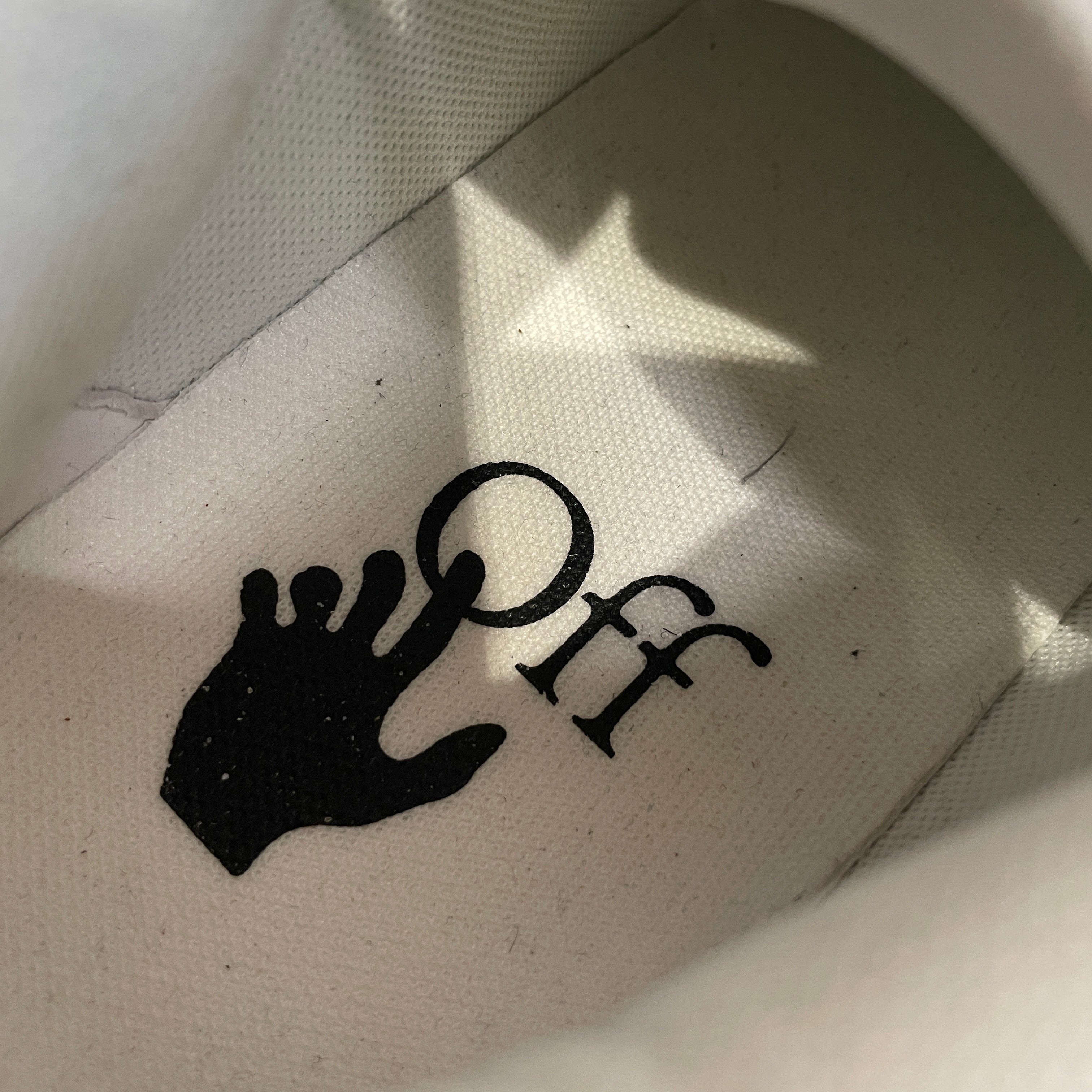 OFF-WHITE/Hi-Sneakers/EU 36/Leather/WHT/off white arrow sneakers view 5