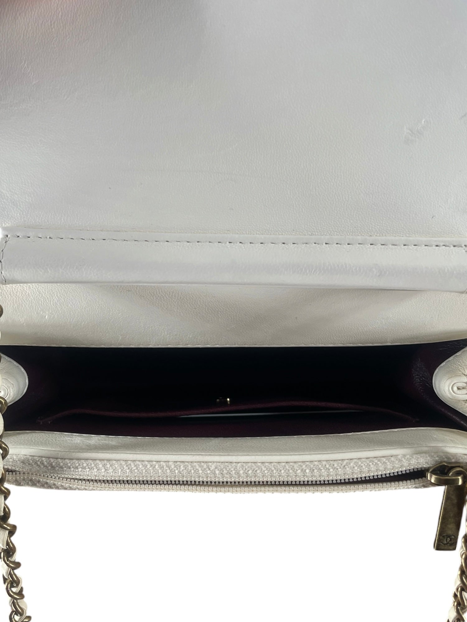 CHANEL/Bag/Leather/WHT/22056331 BRGDY INSIDE WALLET view 4