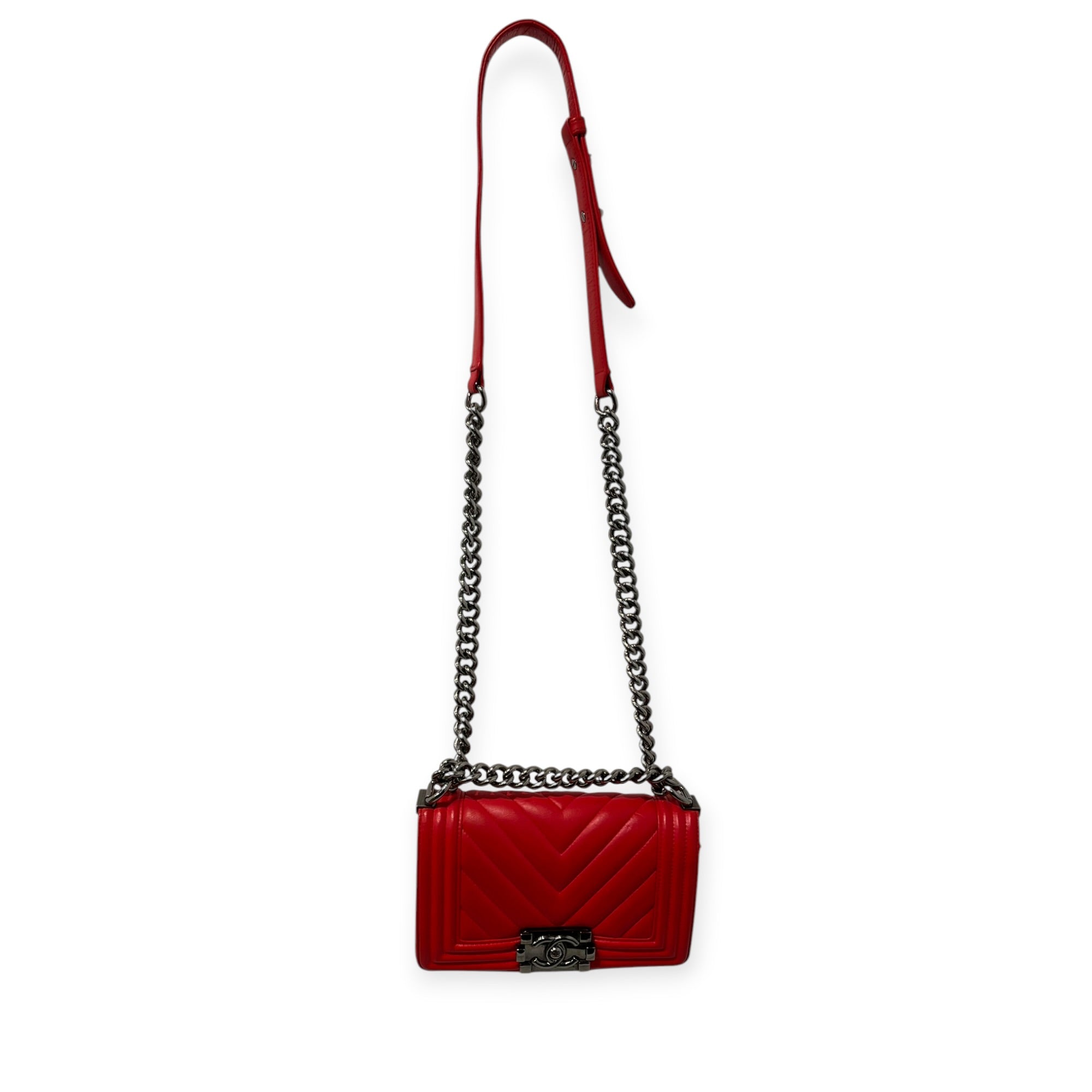 CHANEL/Bag/Lambskin/RED/LAMBSKIN CHEVRON BOY FLAP view 1