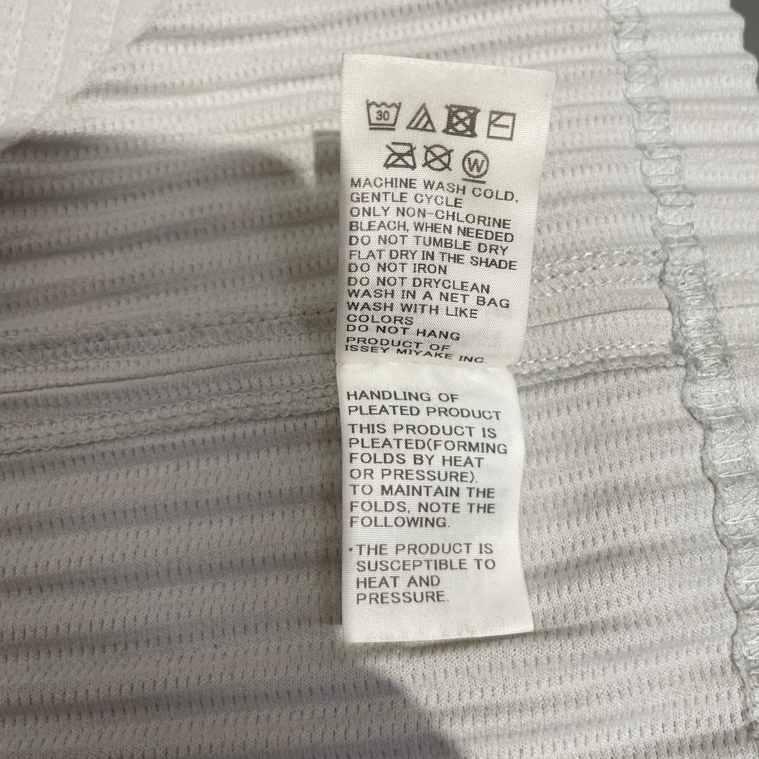 ISSEY MIYAKE/Headwear/OS/CRM/pleated tube face covering view 6
