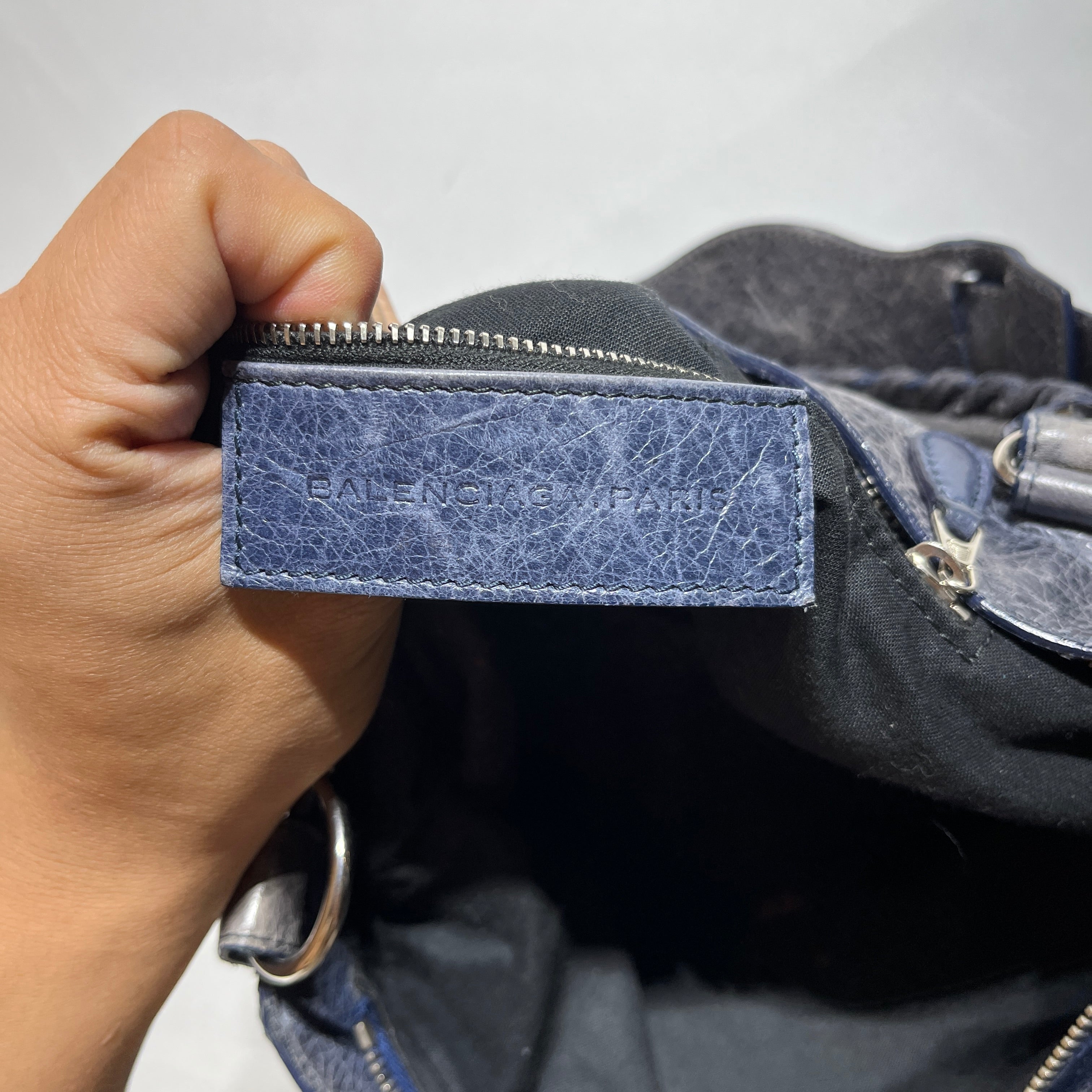BALENCIAGA/Cross Body Bag/Leather/IDG/city view 7