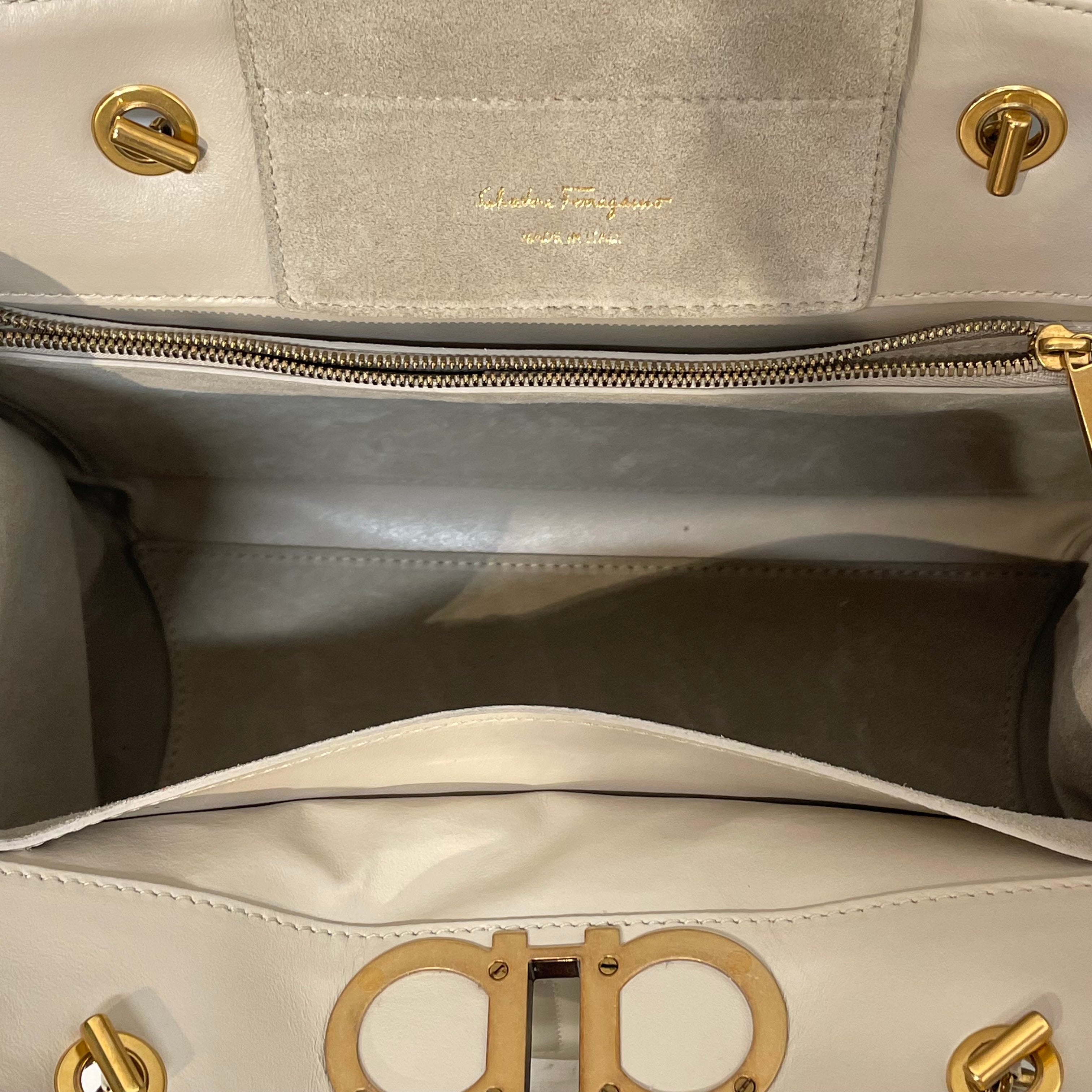 Salvatore Ferragamo/Cross Body Bag/Leather/BEG/quilted gancini chain bag view 4
