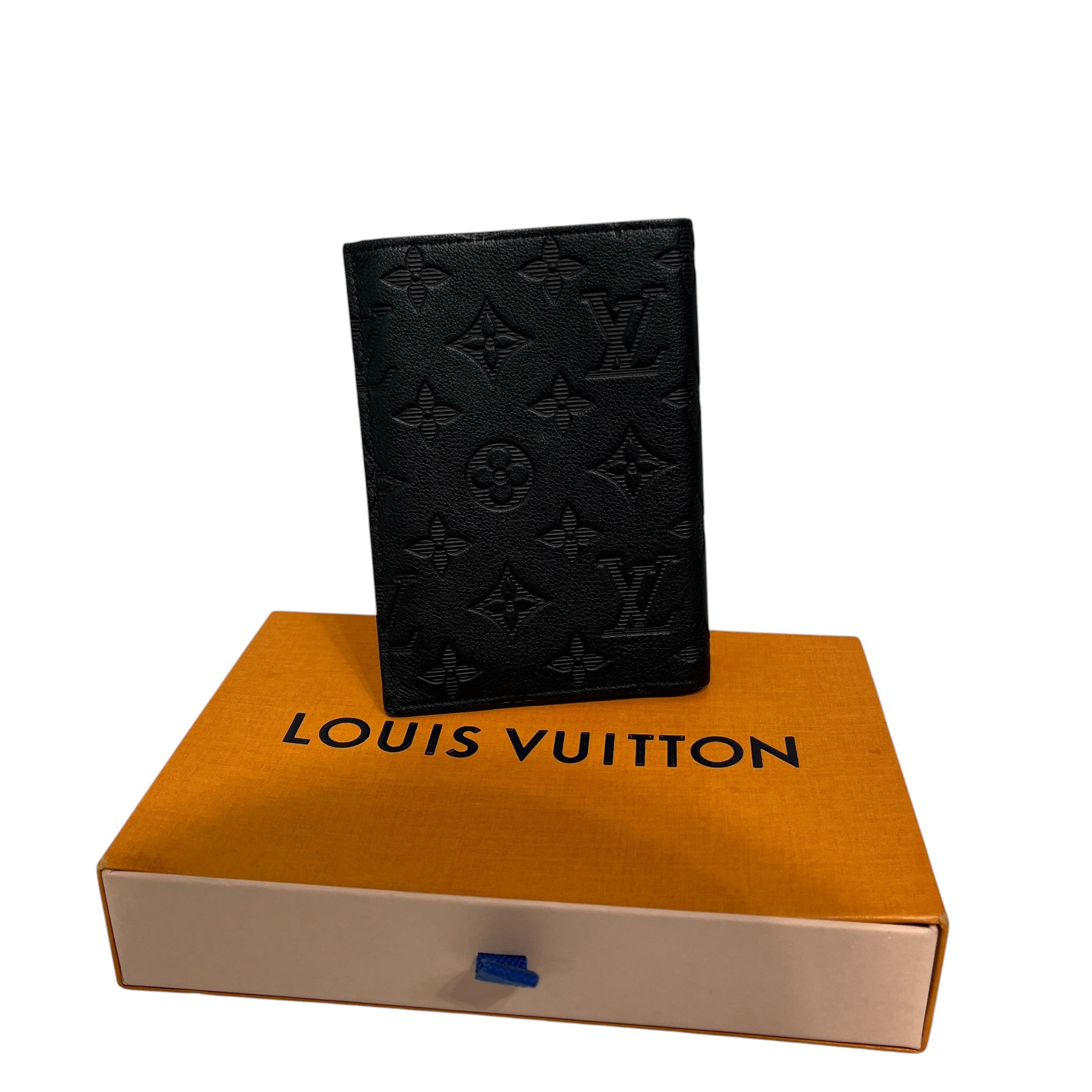 LOUIS VUITTON/Pass Case/Leather/BLK/L's/Embossed passport holder view 1