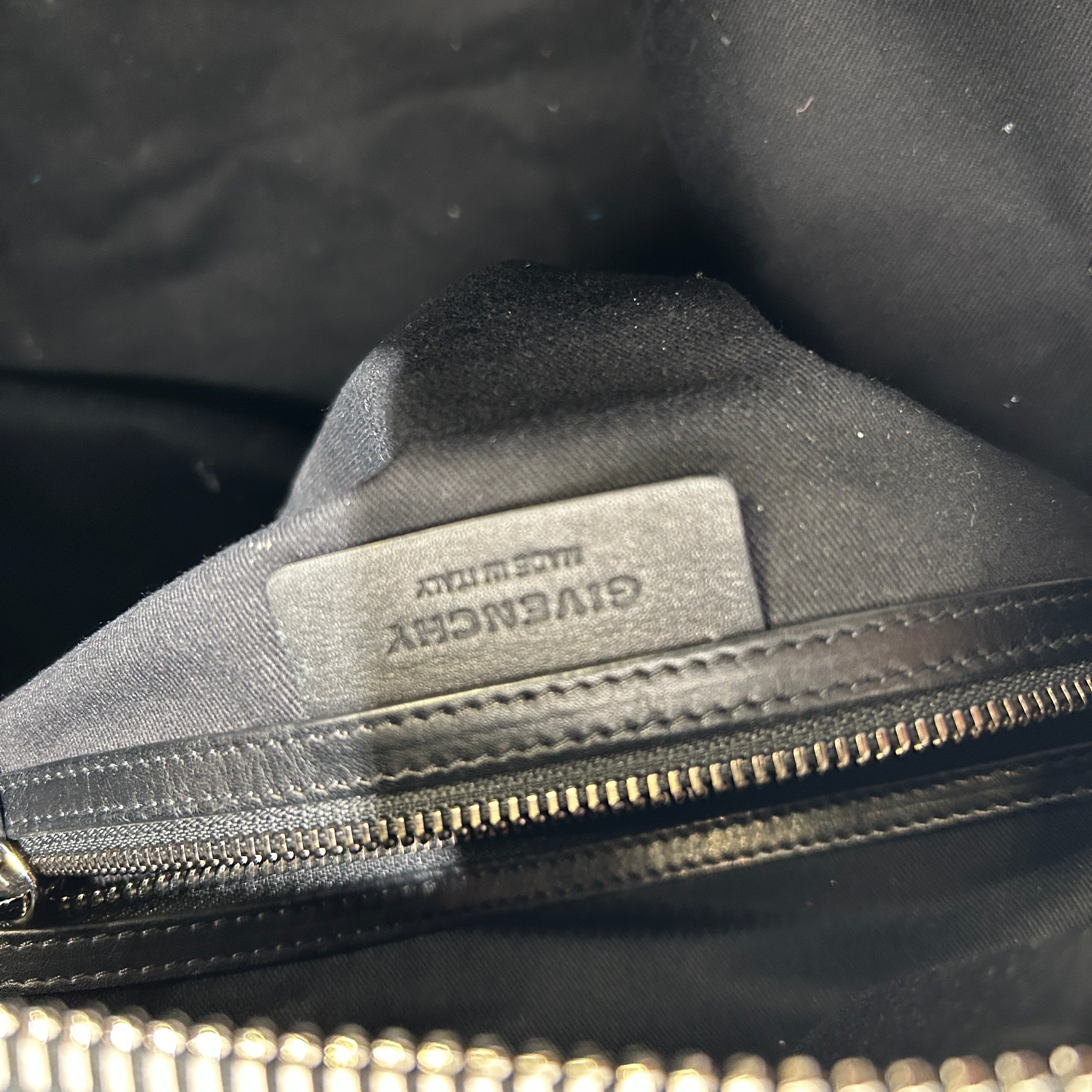 GIVENCHY/Bag/Leather/BLK/ANTIGONA DUFFLE BAG CROSSBODY view 5
