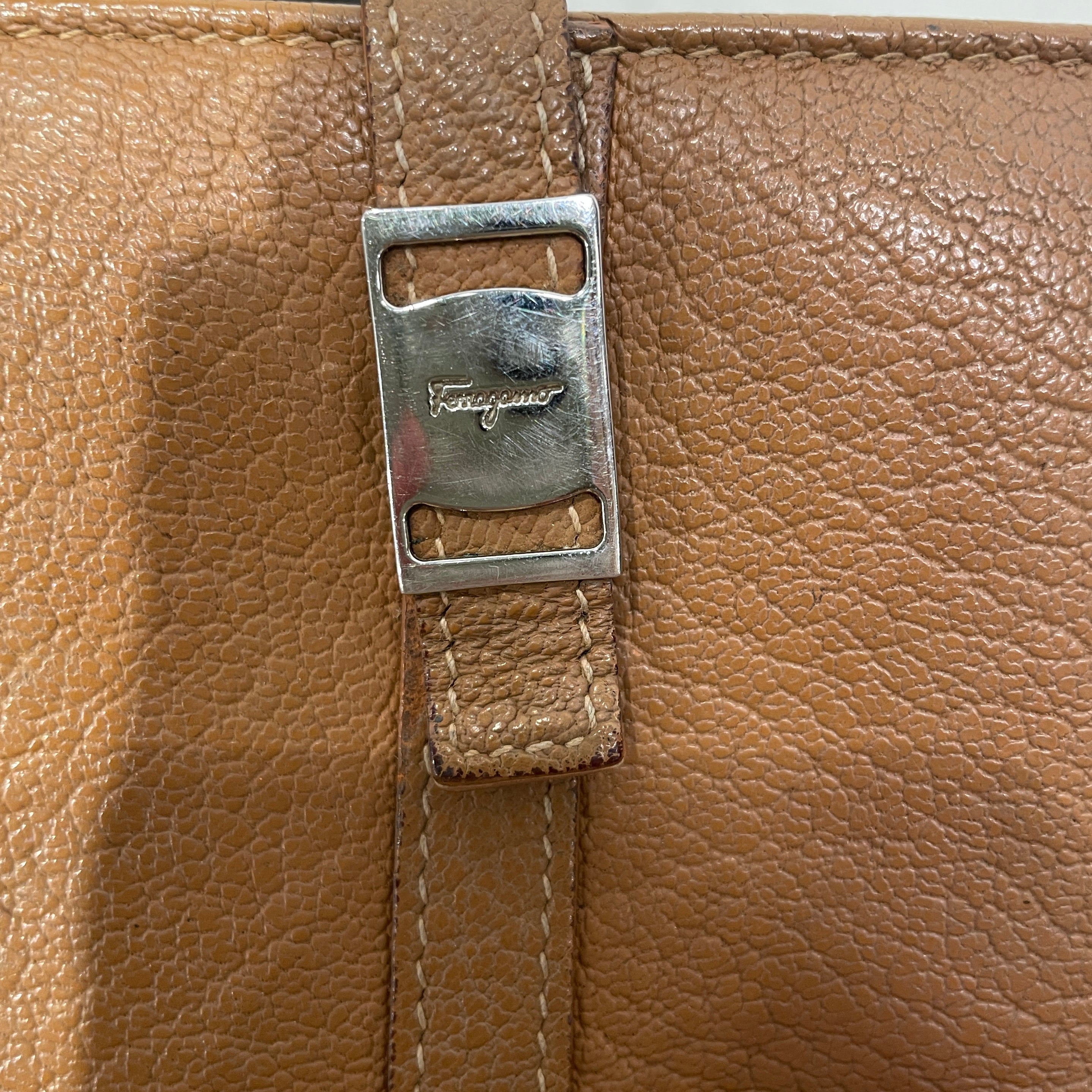 Salvatore Ferragamo/Wallet/Leather/BEG/BELT BUTTON CLOSURE view 5