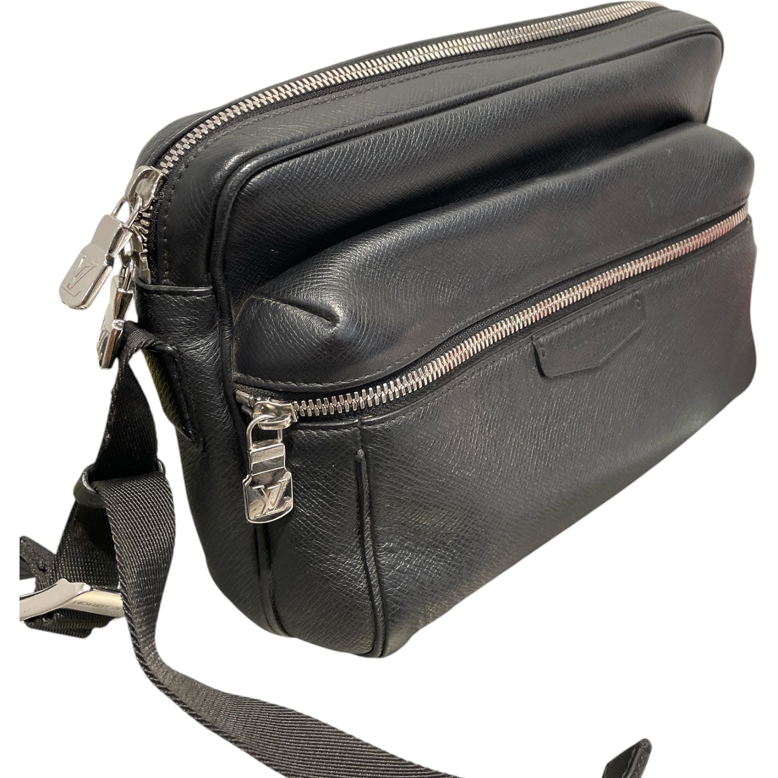 LOUIS VUITTON/Cross Body Bag/Leather/BLK/TAIGA OUTDOOR messenger bag view 6