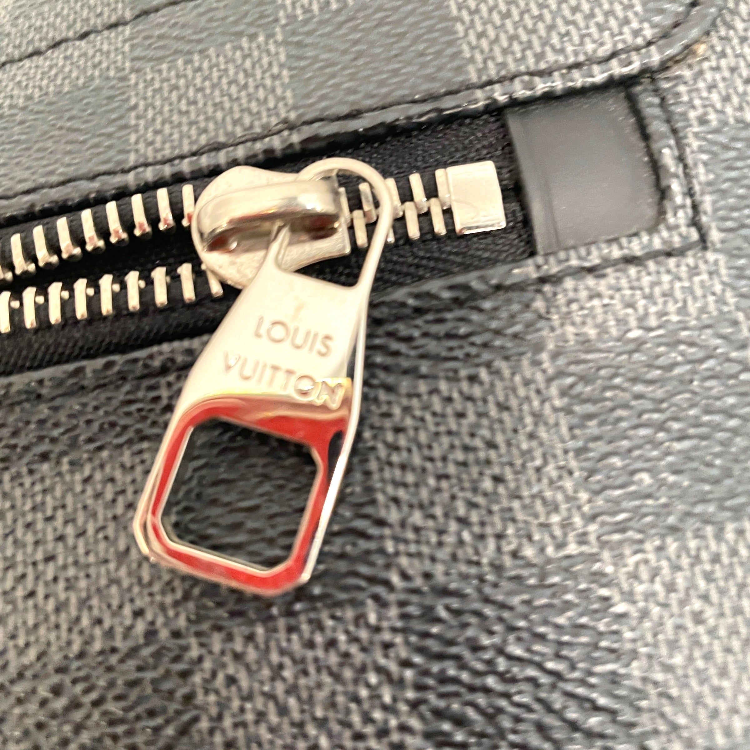 LOUIS VUITTON/Cross Body Bag/Monogram/Leather/GRY/District PM Messenger view 6