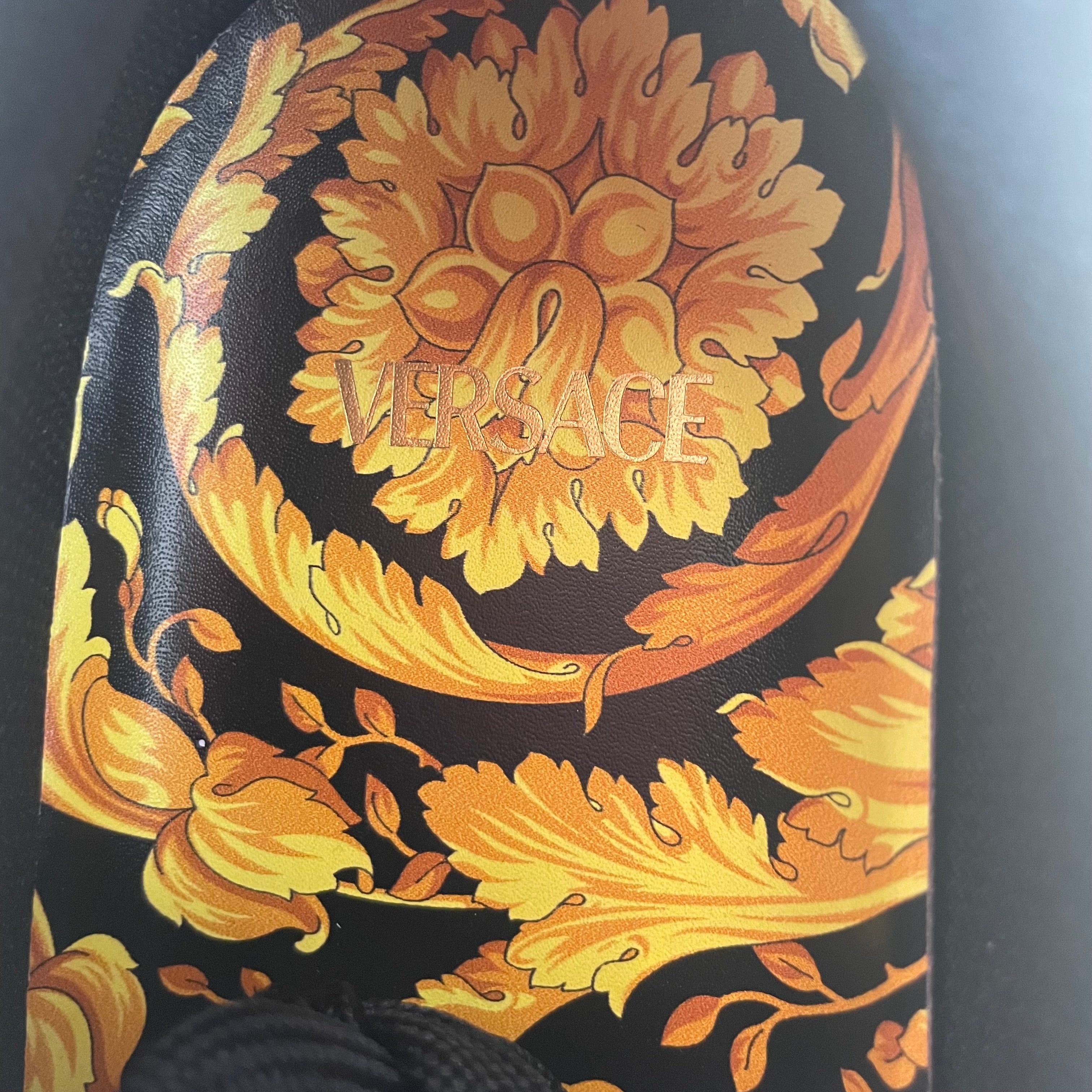 VERSACE/Low-Sneakers/EU 42/Leather/BLK/Gold tone/White rubber sole view 3