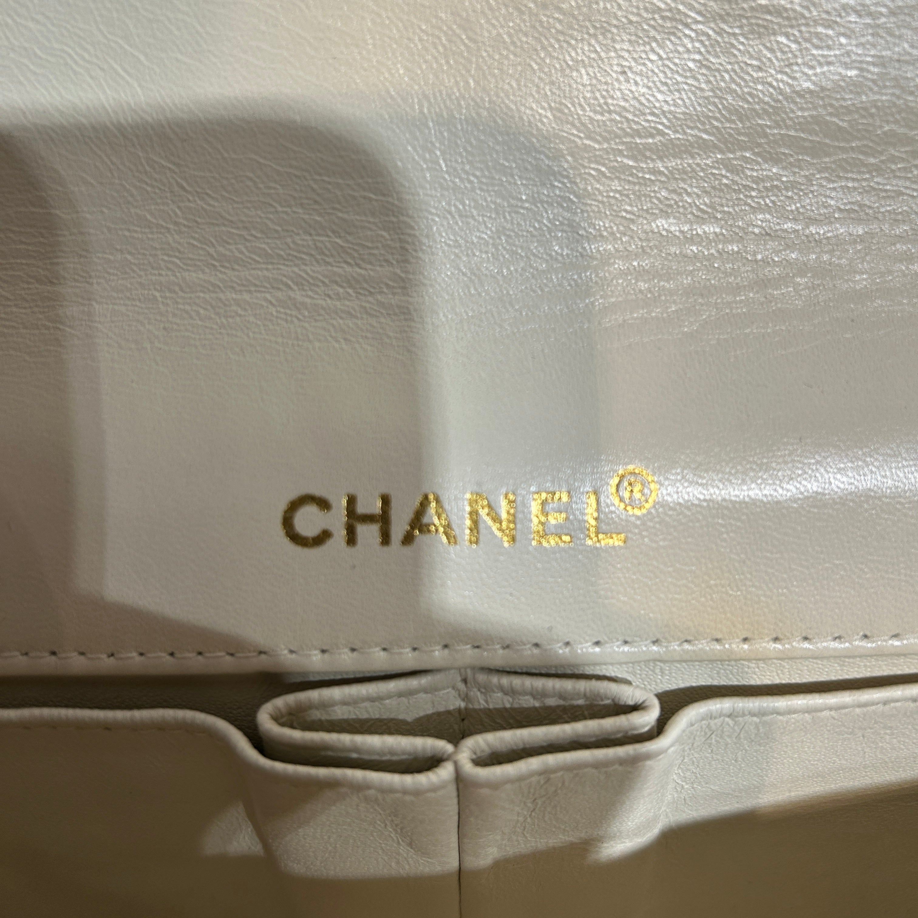 CHANEL/Bag/CRM/Chocolate Bar E/W Flap view 3
