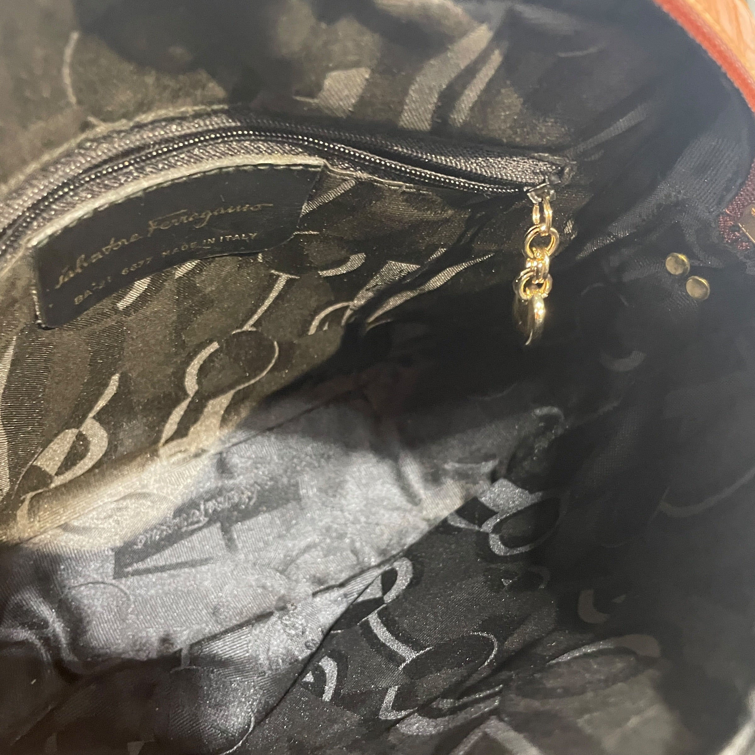Salvatore Ferragamo/Cross Body Bag/CML/Vara Croc Crossbody Bag view 5