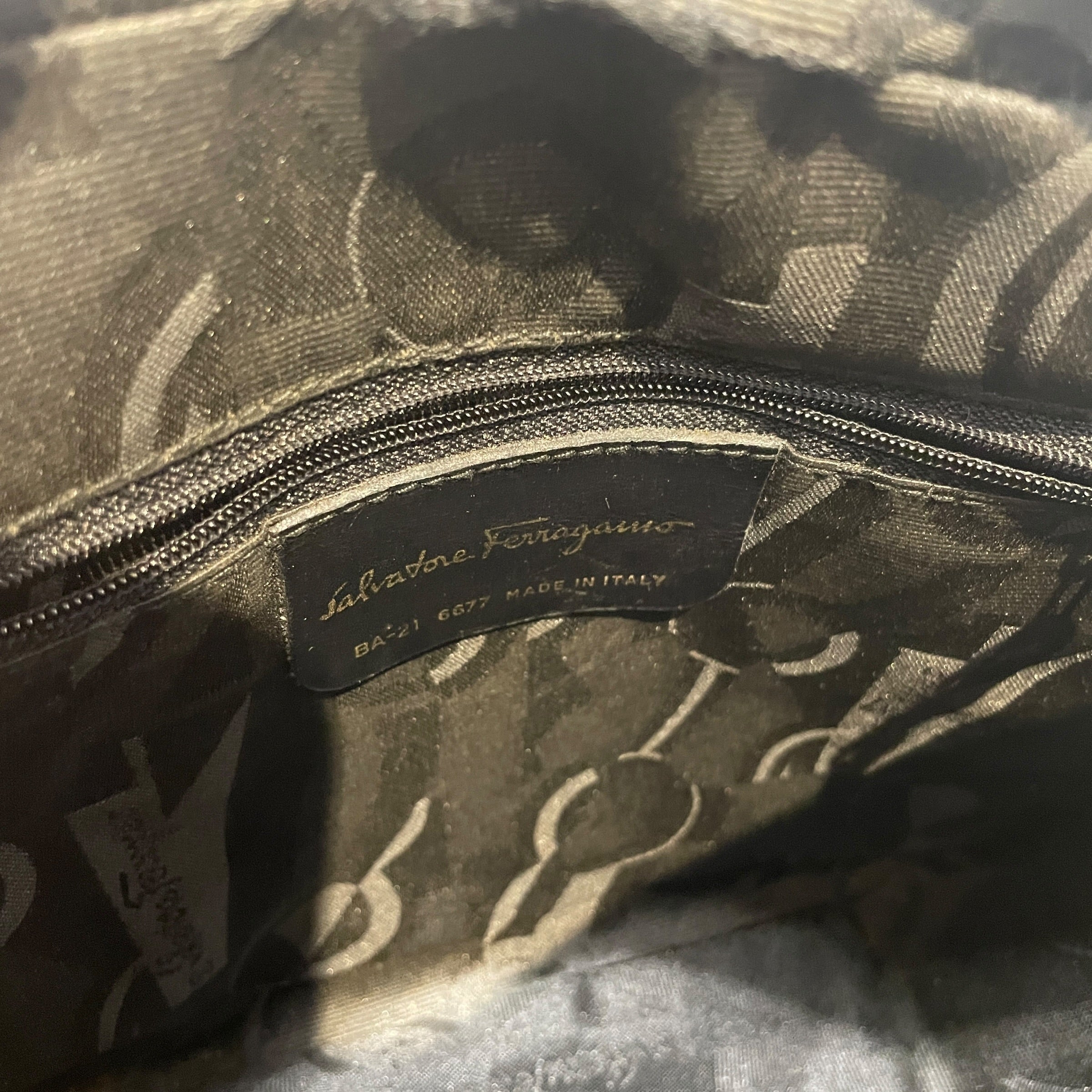 Salvatore Ferragamo/Cross Body Bag/CML/Vara Croc Crossbody Bag view 6